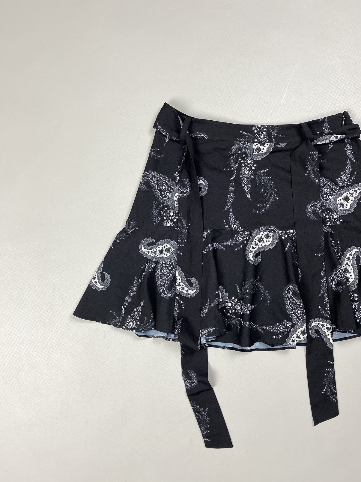 Allsaints Allsaints Frida Kashmir ladies skirt / skort size US 4 EU 36 Size 27" / US 4 / IT 40 - 2 Thumbnail