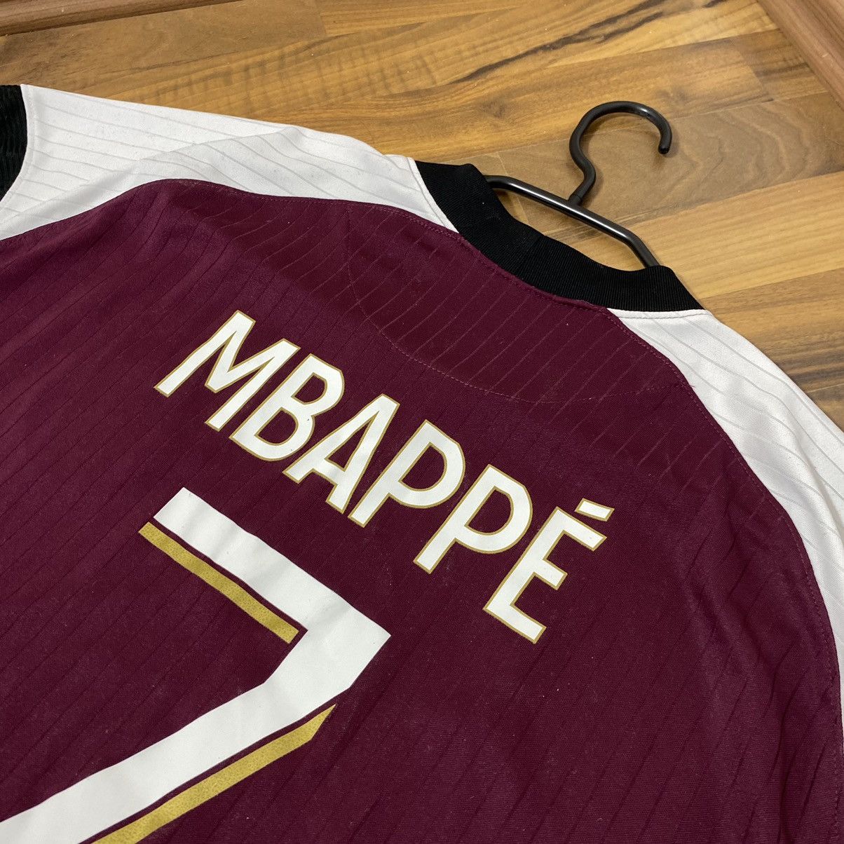 Vintage Jersey Jordan Saint Paris PSG 20/21 Mbappe 7 Size US XL / EU 56 / 4 - 4 Thumbnail