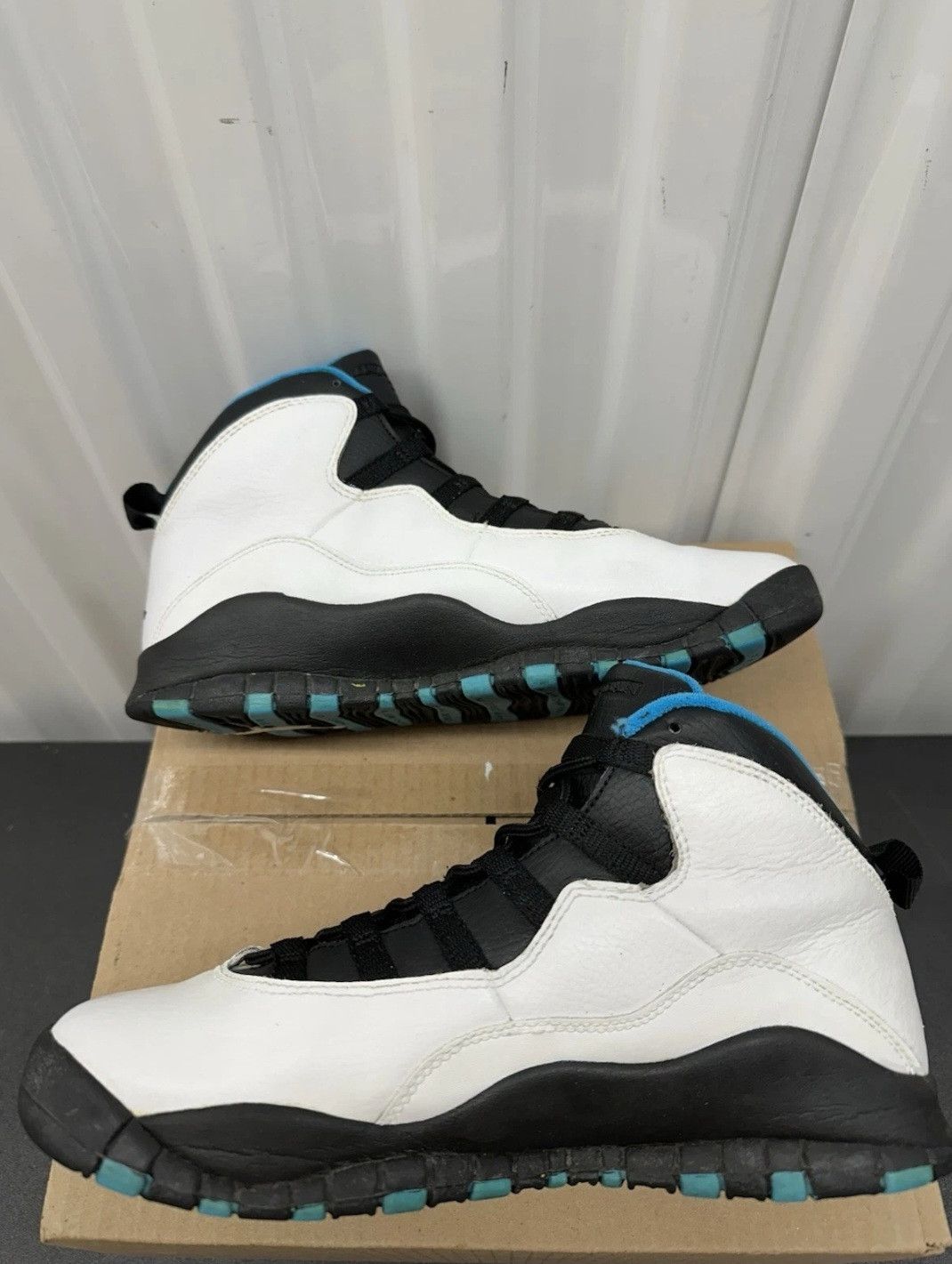 Jordan Brand Nike Air Jordan Retro 10 GS Powder Blue 2014 Size 7Y Size US 7 / EU 40 - 3 Thumbnail