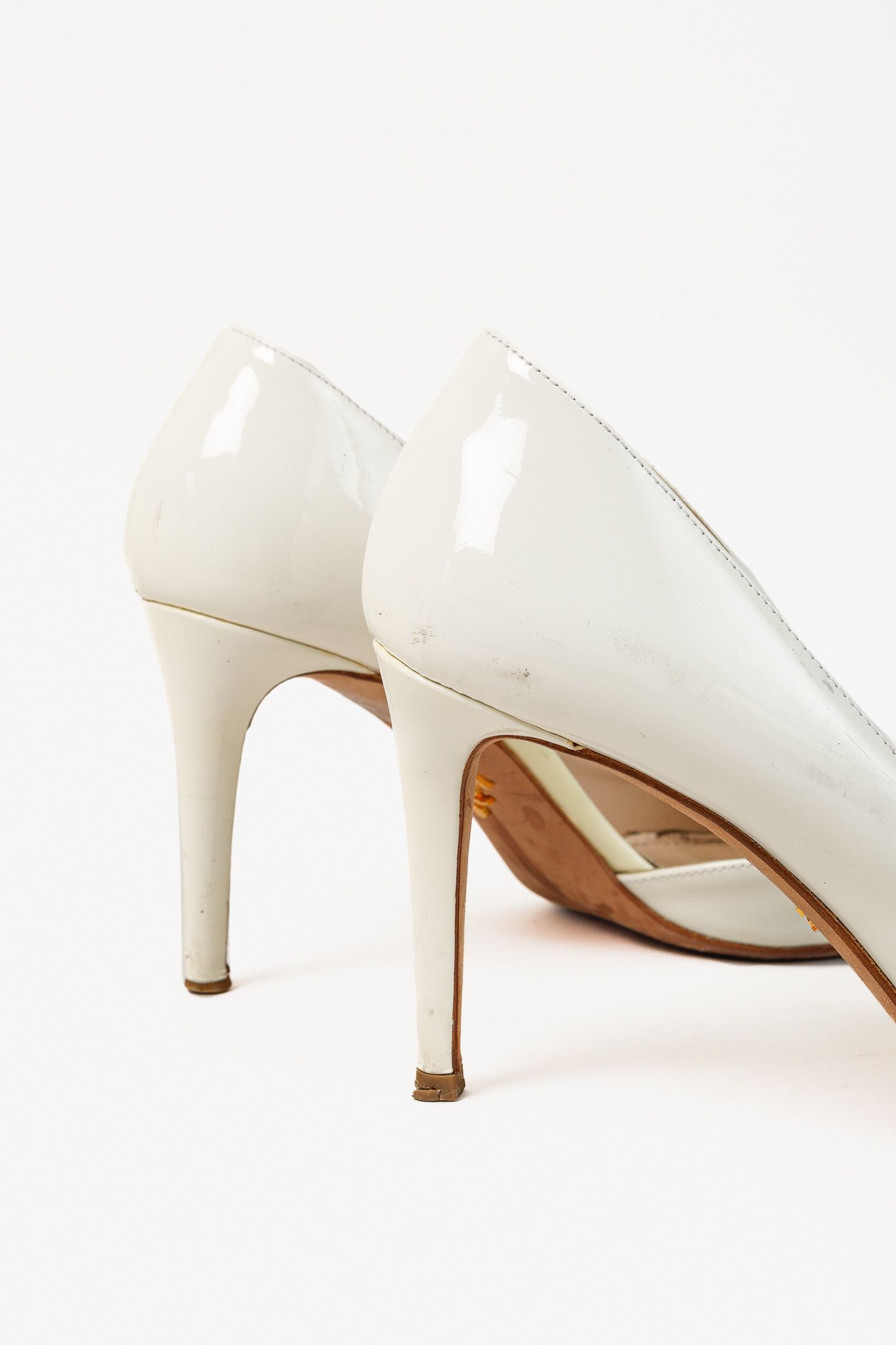 Prada Prada White Pointed Toe Stiletto Heel Patent Leather Pump Size US 7.5 / IT 37.5 - 7 Thumbnail