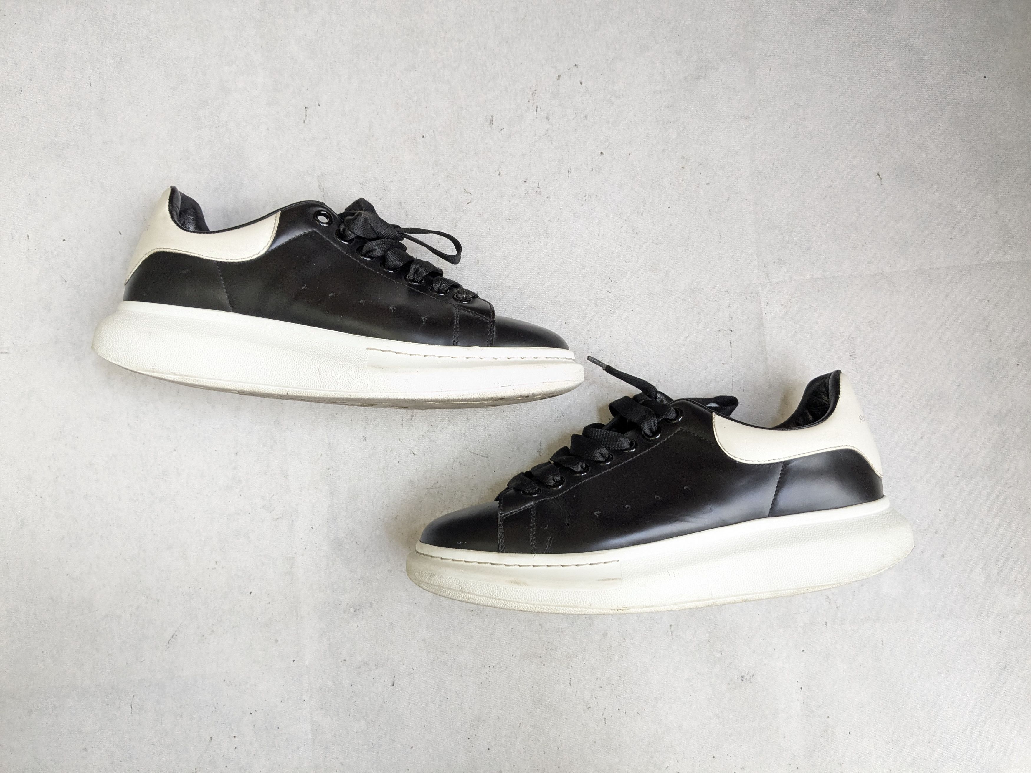 Alexander McQueen Alexander Mcqueen Oversized Larry Sneakers 8 41 Black White Size US 8 / EU 41 - 1 Thumbnail