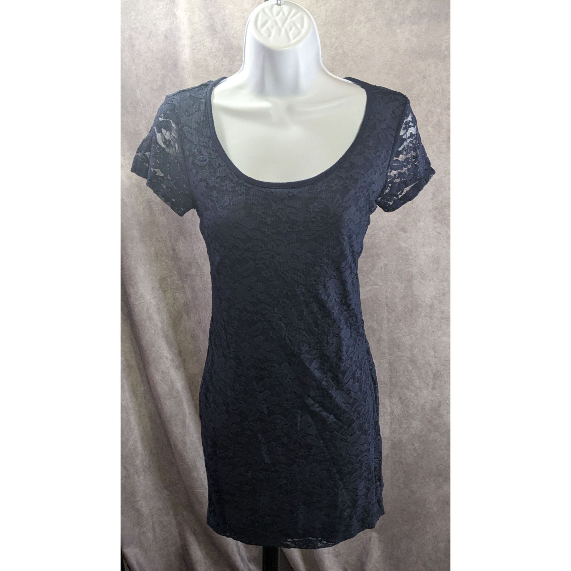 Forever 21 Forever 21 Navy Lace Short-Sleeve Bodycon Dress Small Size S / US 4 / IT 40 - 1 Thumbnail