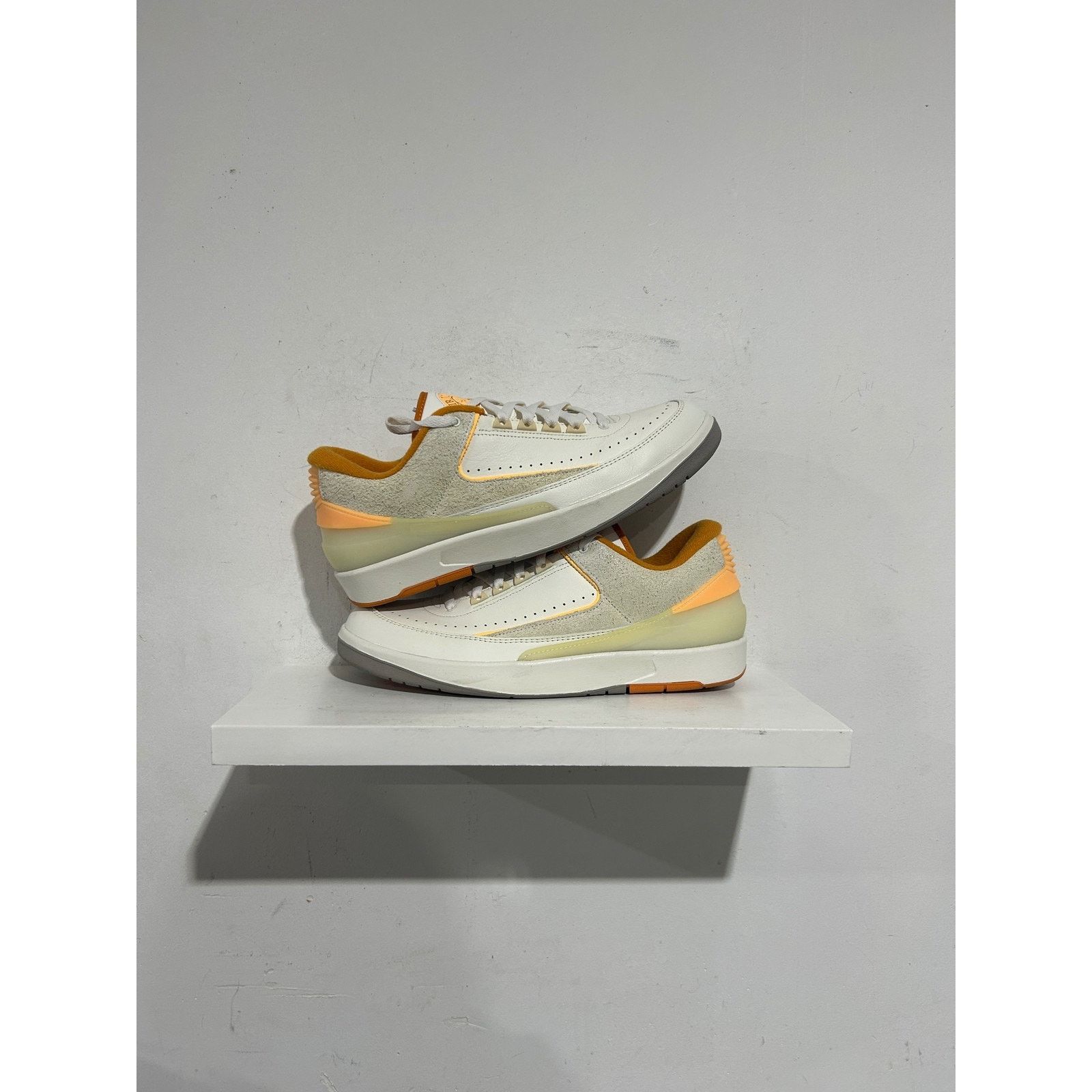 Nike JORDAN 2 RETRO LOW CRAFT MELON TINT SIZE 11.5 PREOWNED Size US 11.5 / EU 44-45 - 1 Thumbnail