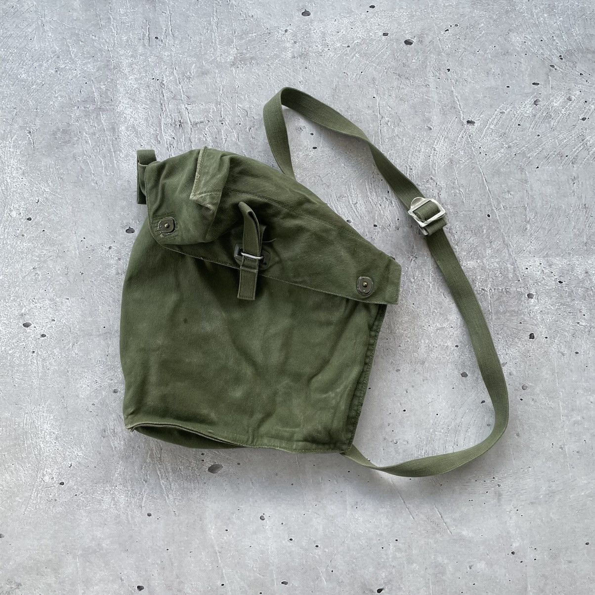 Vintage Vintage 1945 Canvas Genuine Military Crossbody Bag Size ONE SIZE - 2 Thumbnail