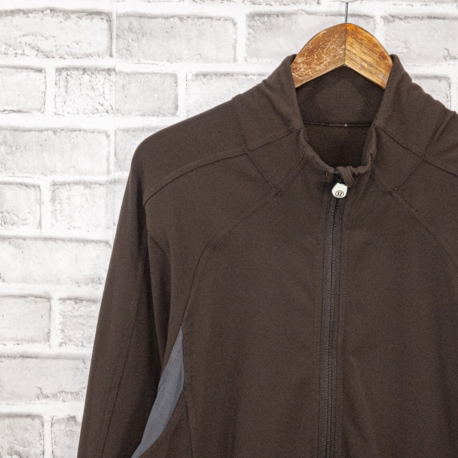 Lululemon Lululemon Full Zip Track Jacket vent Mesh Armpit in Brown Size US L / EU 52-54 / 3 - 5 Thumbnail