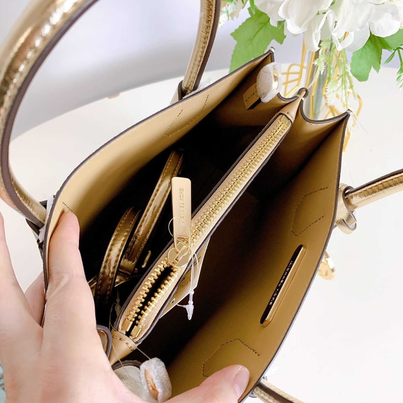 Michael Kors Michael Kors 35H3GM9M2B Mercer Medium Messenger Logo Bag Size ONE SIZE - 7 Thumbnail