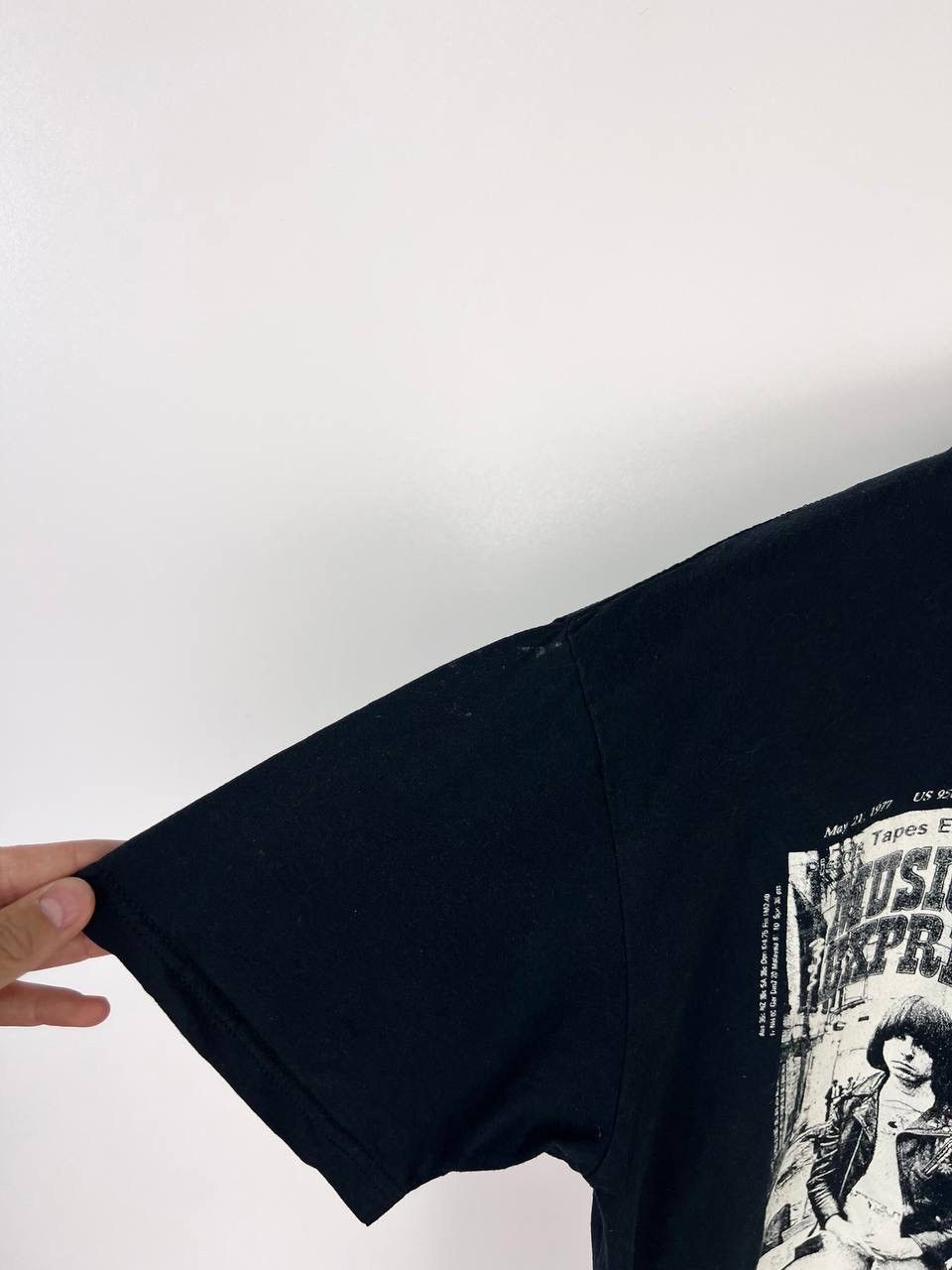 Vintage The Ramones band t-shirts size L Size US L / EU 52-54 / 3 - 5 Thumbnail