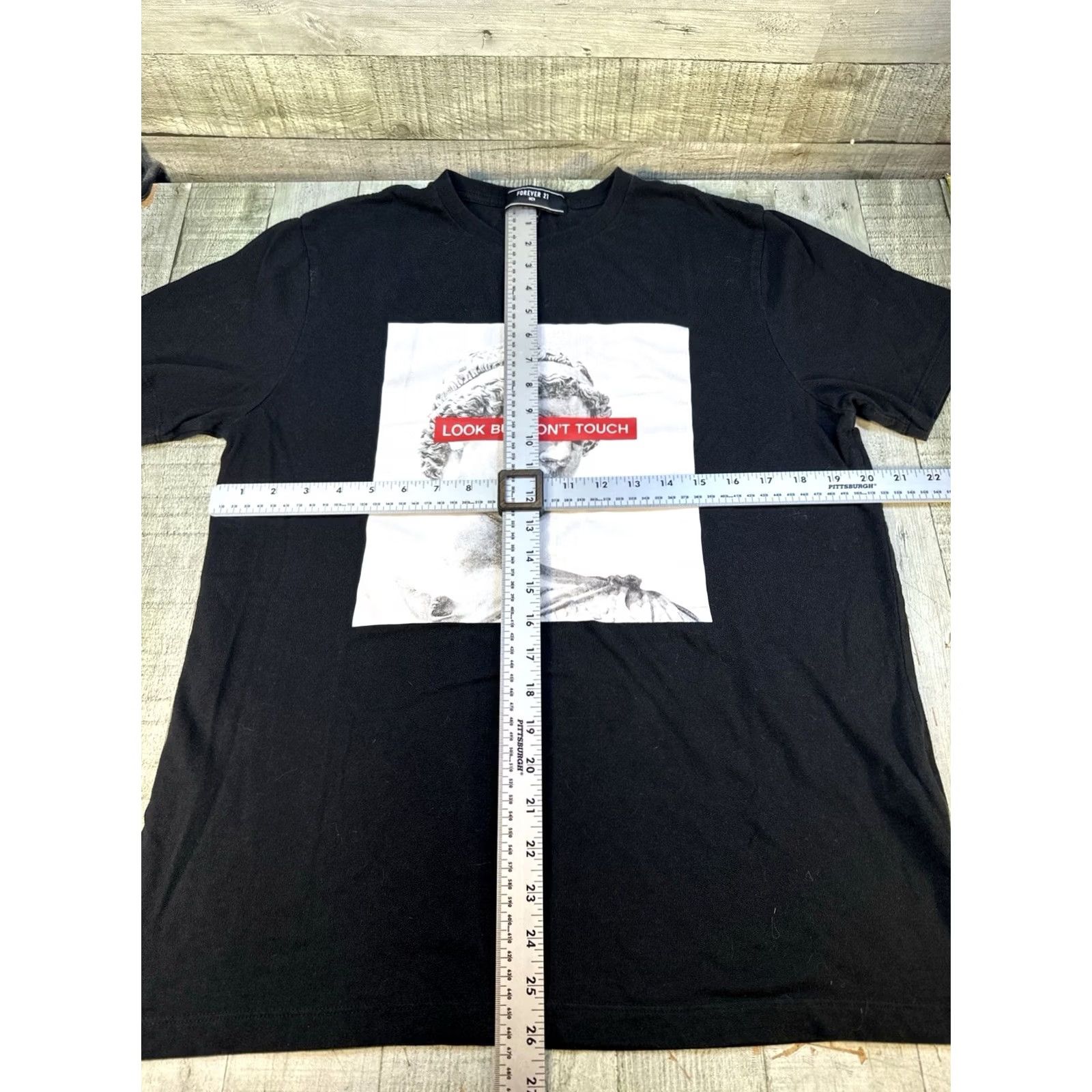 Forever 21 Forever 21 Look But Dont Touch Graphic T Shirt Mens M Black Size US M / EU 48-50 / 2 - 2 Thumbnail