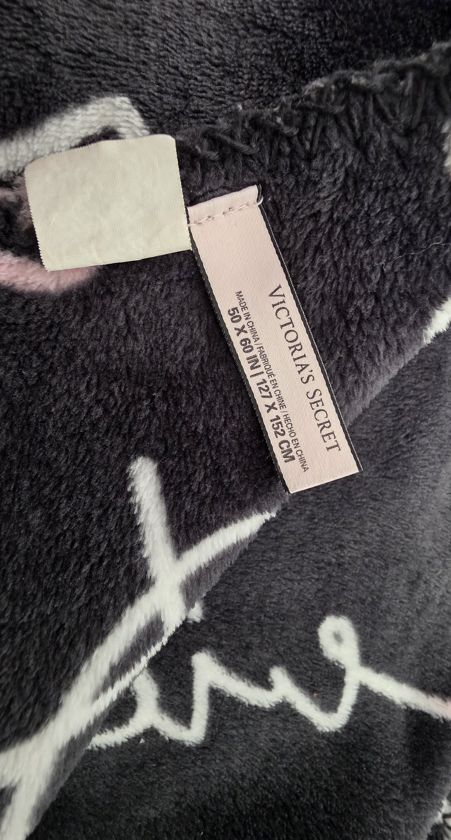 Victoria's Secret Victoria's Secret Signature Logo Blanket Limited 50x60 Size ONE SIZE - 4 Thumbnail