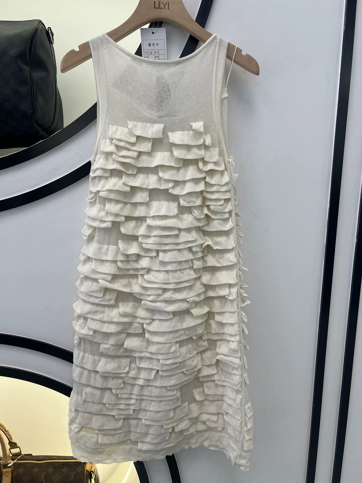 Chanel Chanel Knit Dress with Mother-of-Pearl Buttons Size US XS / EU 42 / 0 - 1 Thumbnail