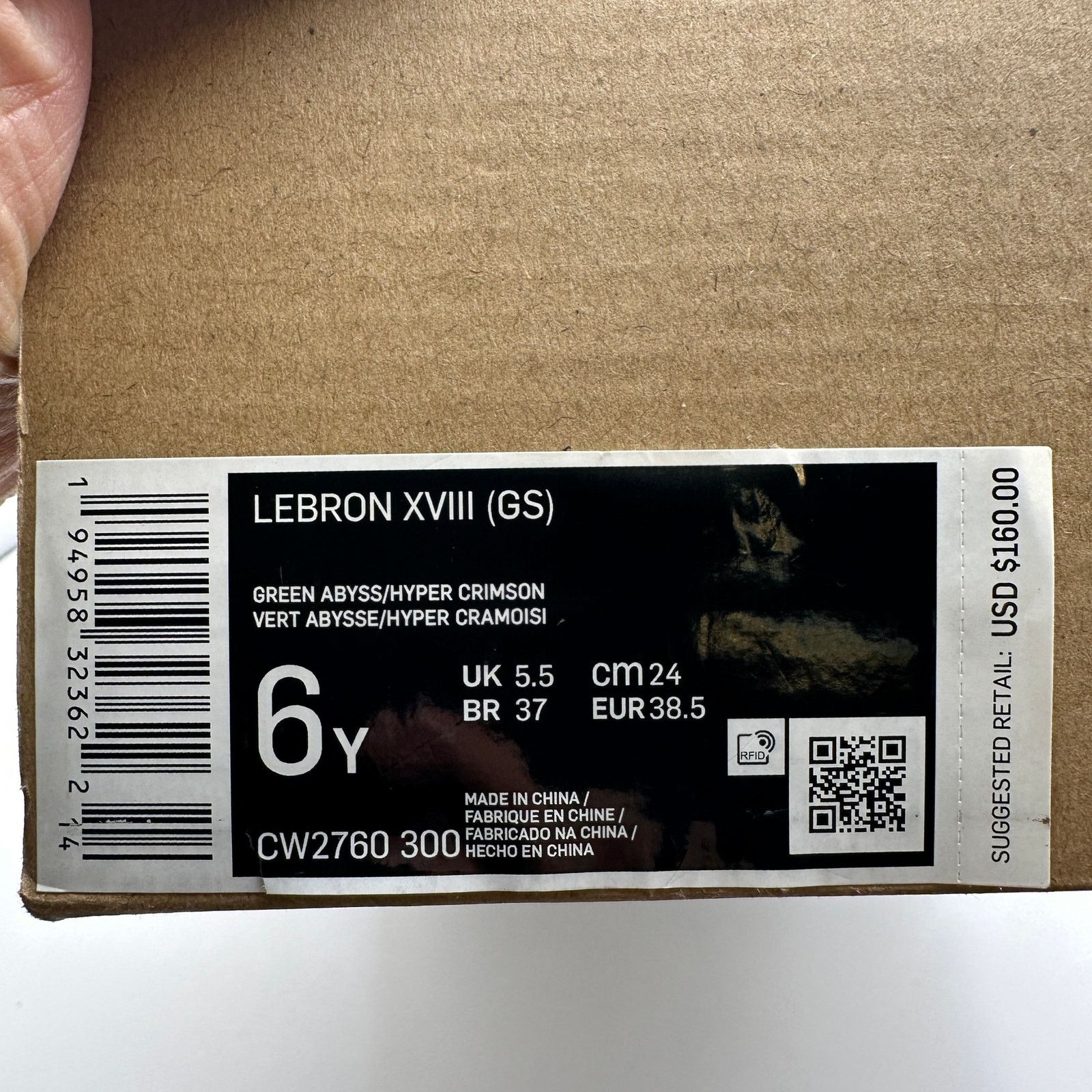 Nike NIKE LEBRON KIDS' 6Y GS We Are Family Hyper Crimson CW2760 Size US 6 / IT 36 - 7 Thumbnail