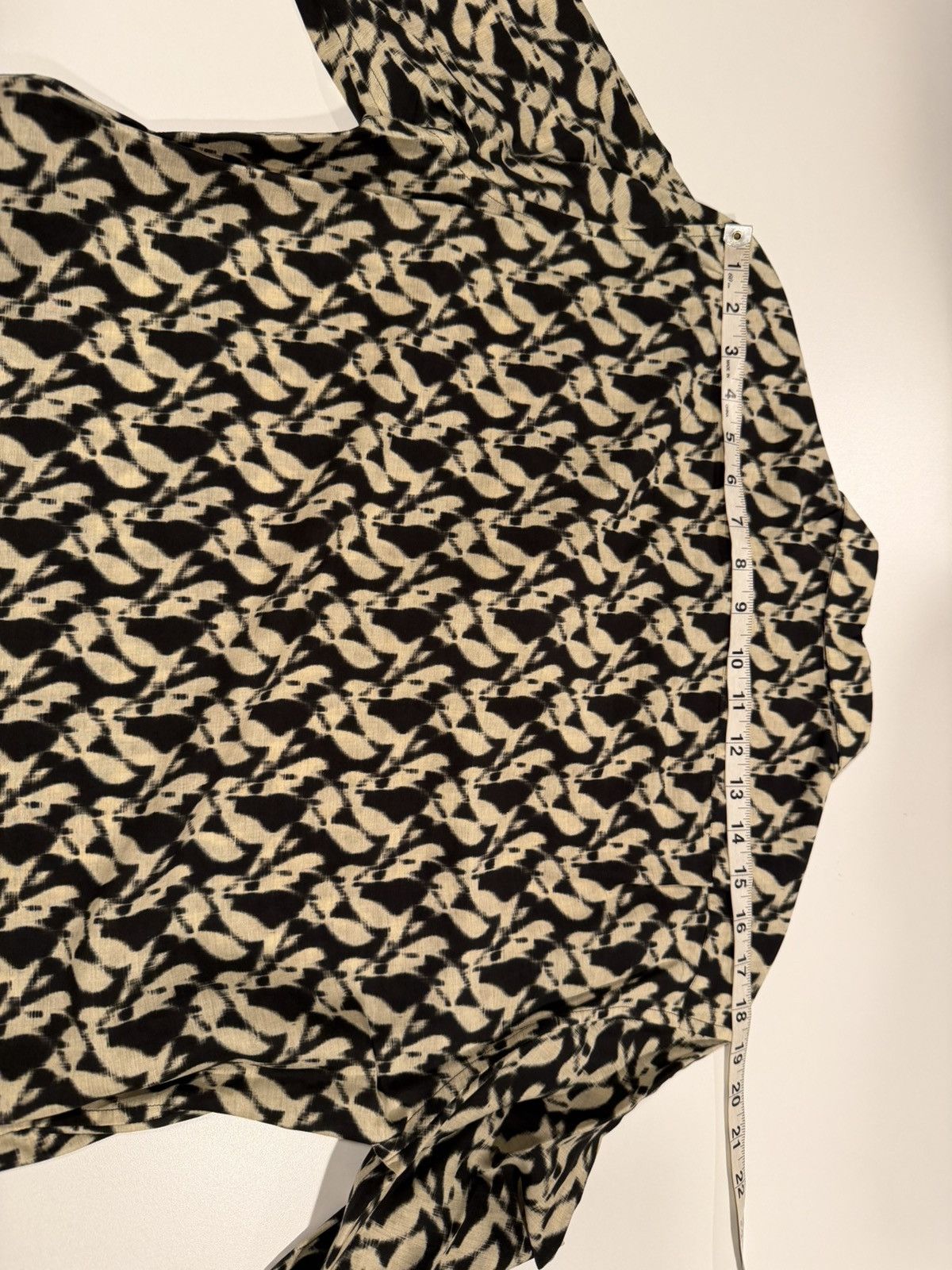Saint Laurent Paris Saint Laurent men abstract print silk shirt. 38/M. $890 Size US M / EU 48-50 / 2 - 8 Thumbnail