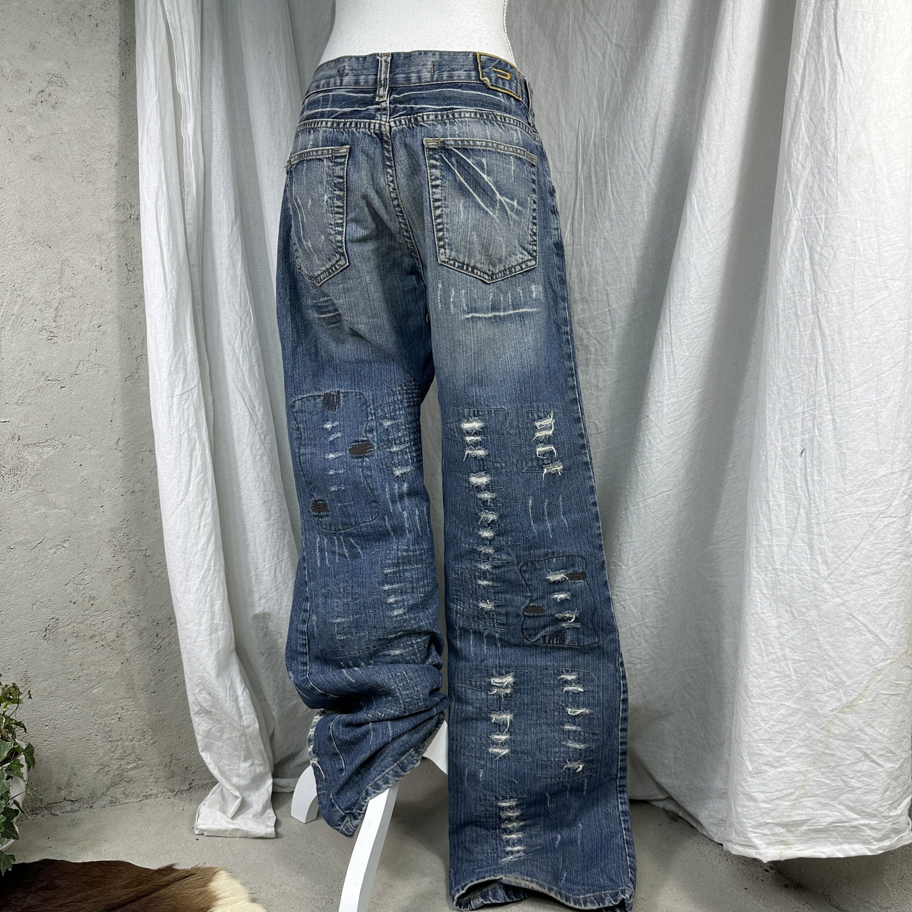 Diesel Vintage Diesel Italy Crazy Distressed Jeans Size US 31 - 9 Thumbnail