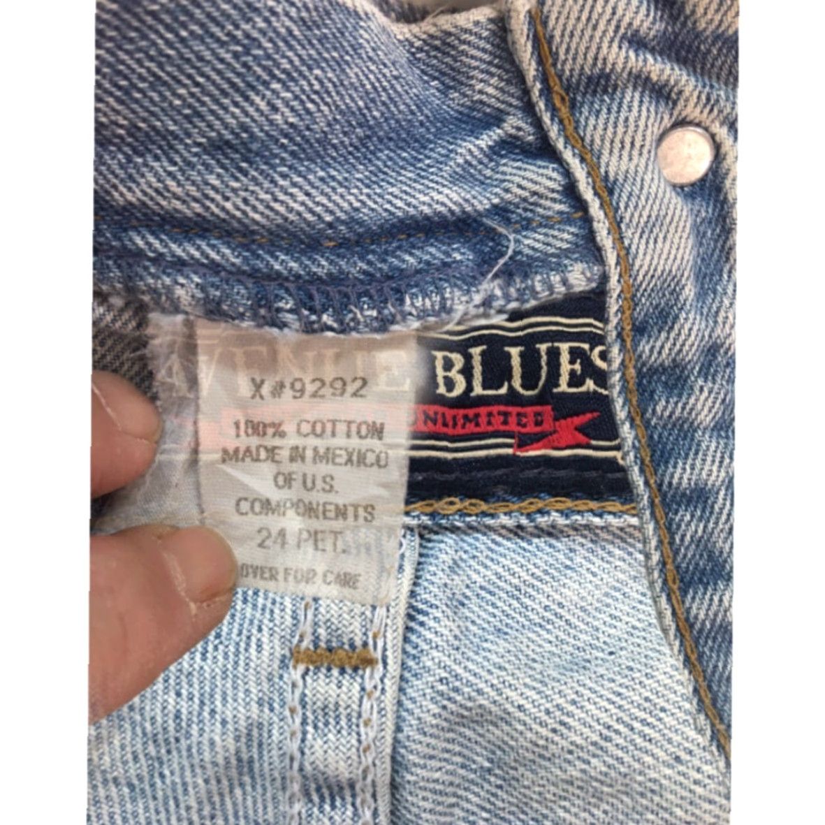 Avenue Avenue Blues Women's Tapered Denim Jeans Size 24 Petite Blue Light Wash Size 42" / US 20 - 3 Thumbnail