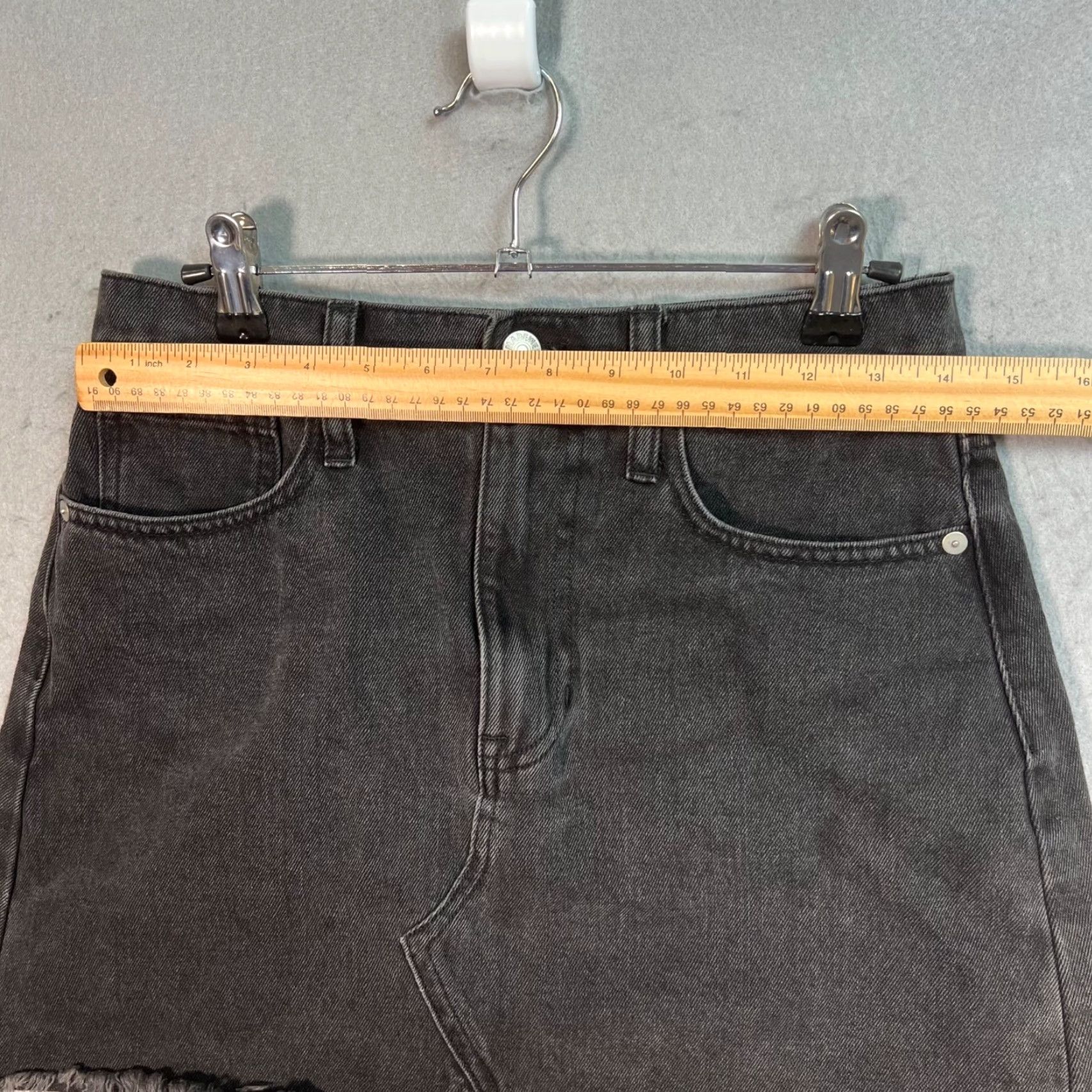 Madewell VINTAGE Madewell Skirt Womens Size 27 Black Denim High-Waisted Frayed Hem Mini Womens Size 27" / US 4 / IT 40 - 4 Thumbnail