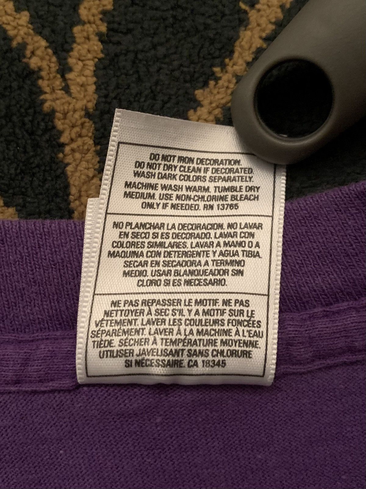 Fruit Of The Loom Vintage 90s Single Stitch Mark Henderson Native Orca T-Shirt Size US S / EU 44-46 / 1 - 7 Thumbnail