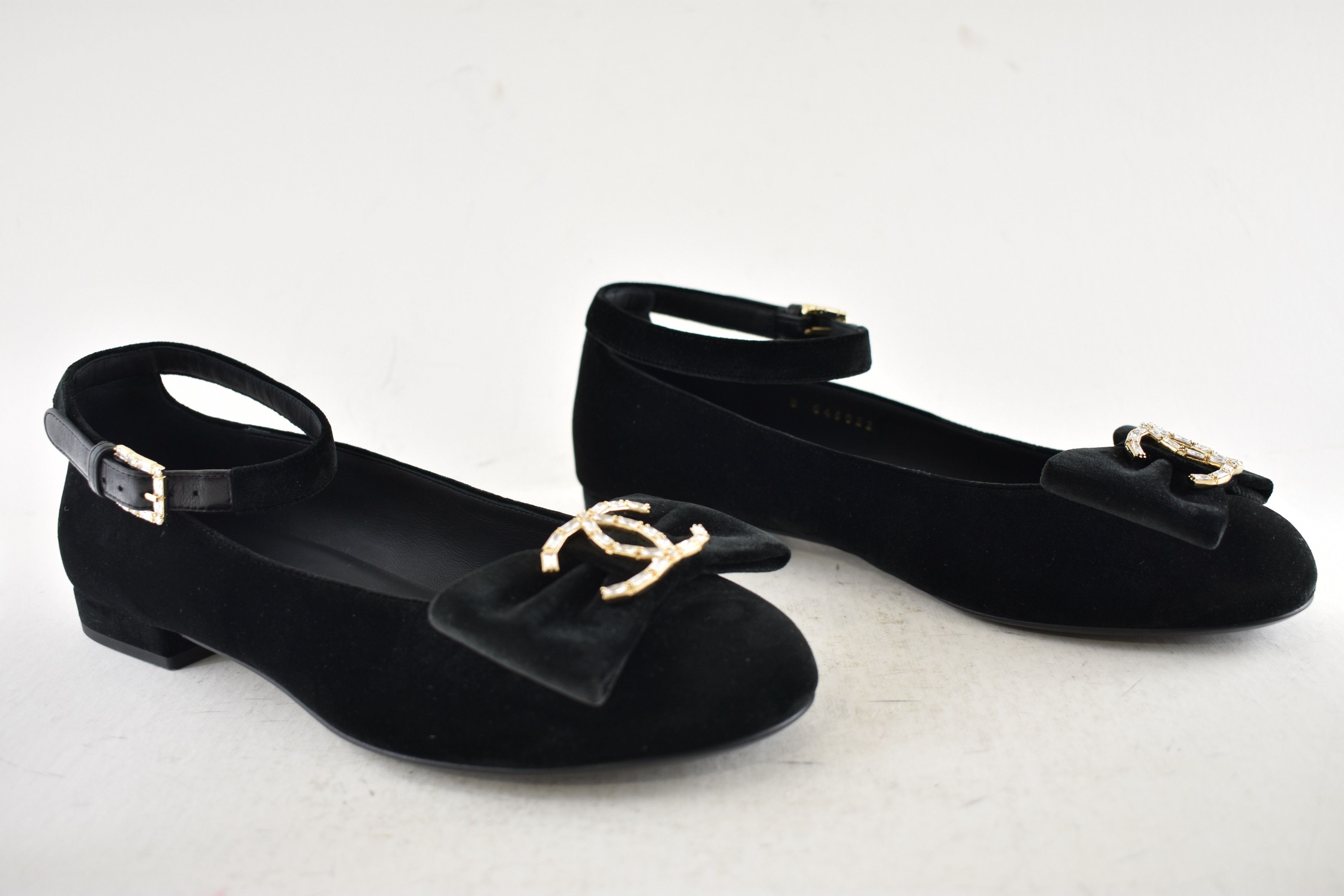 Chanel Chanel 24K Velvet Crystal CC Bow AnkleStrap Ballet Flat 36.5 Size US 6.5 / IT 36.5 - 7 Thumbnail
