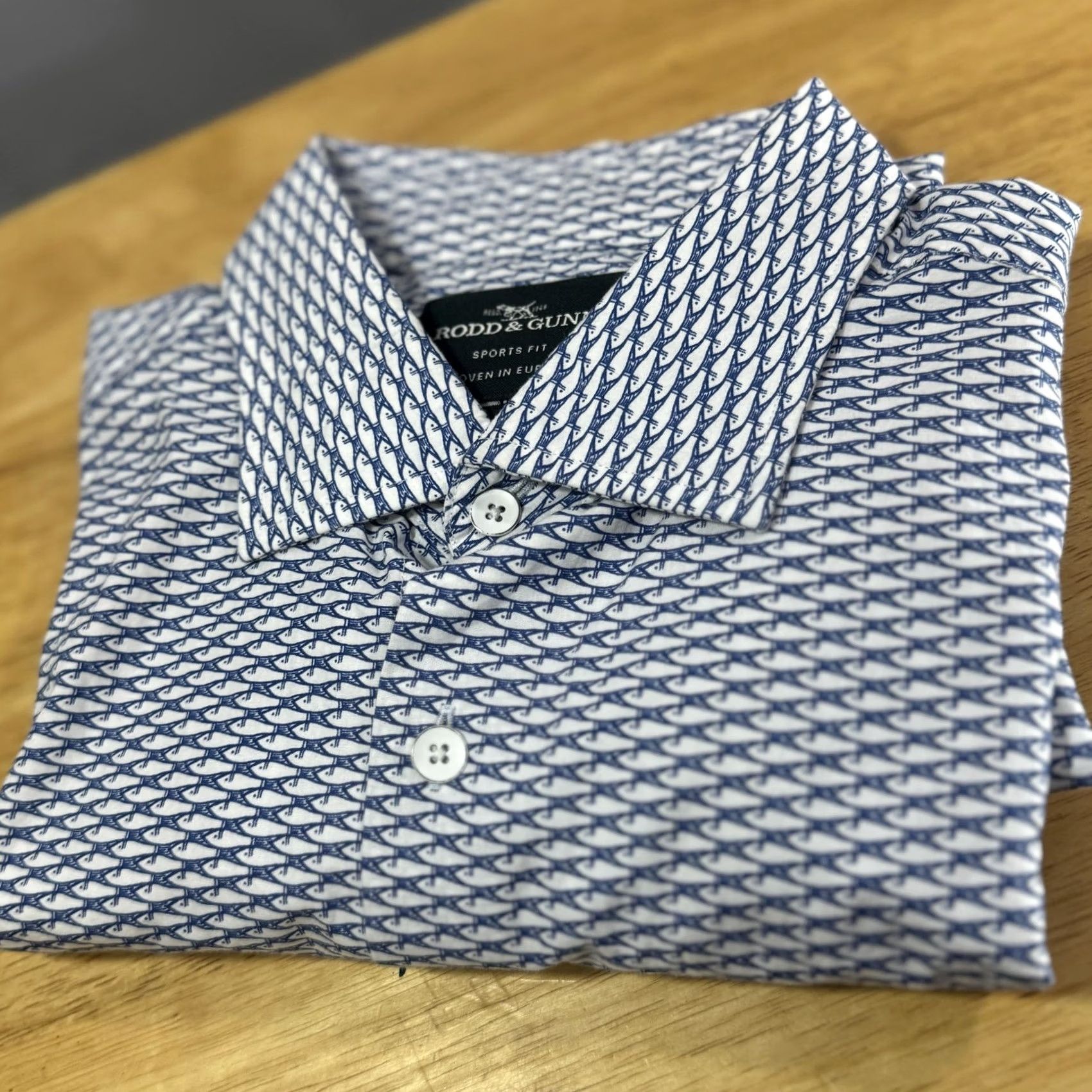 Rodd & Gunn Rodd & Gunn Shirt Mens M White Blue Fish Print Short Sleeve Sports Fit Size US M / EU 48-50 / 2 - 6 Thumbnail