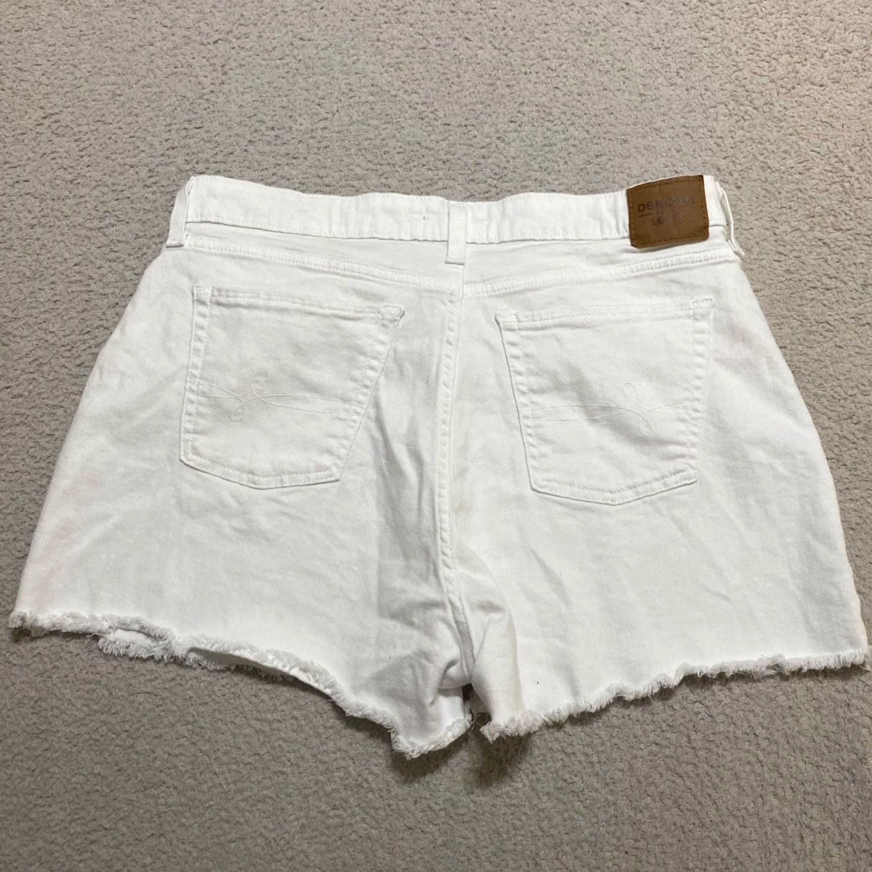Levi's Nike Levi's Womens Jean Shorts White Denim High Rise 3" Inseam Cut Off 16 Womens Jeans Shorts Light Wash Stretch Denim 5-Pocket Vintage No XS? Size 38" / US 16 / IT 52 - 2 Thumbnail