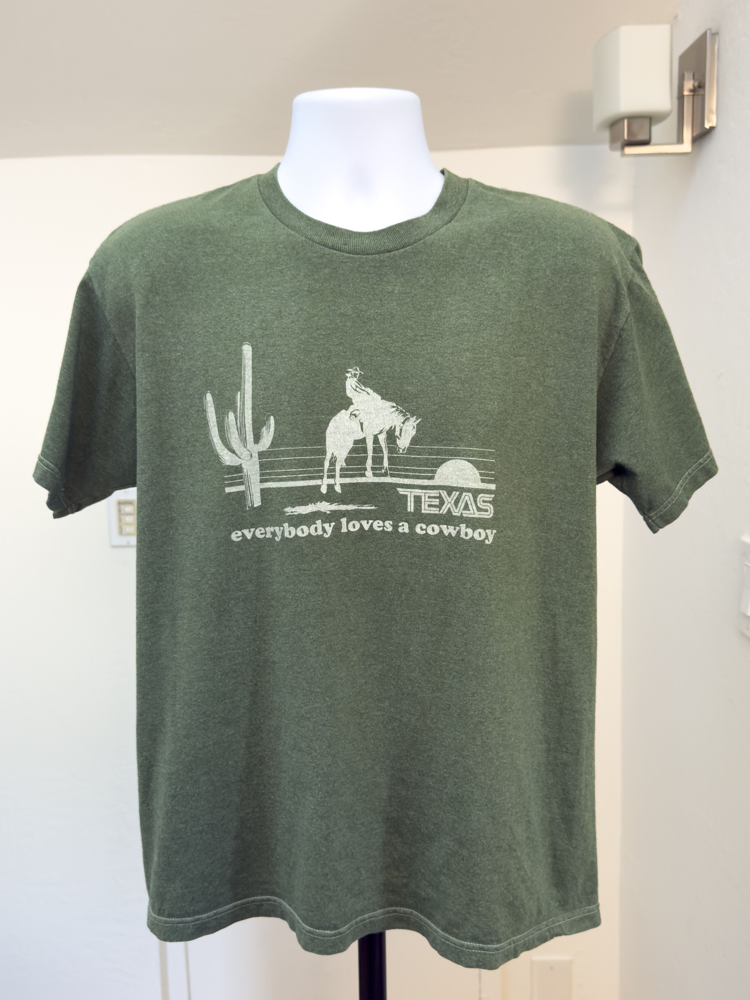 Other Y2K Mr. Chips Texas Cowboy Graphic T-Shirt Made in USA Size US L / EU 52-54 / 3 - 1 Thumbnail