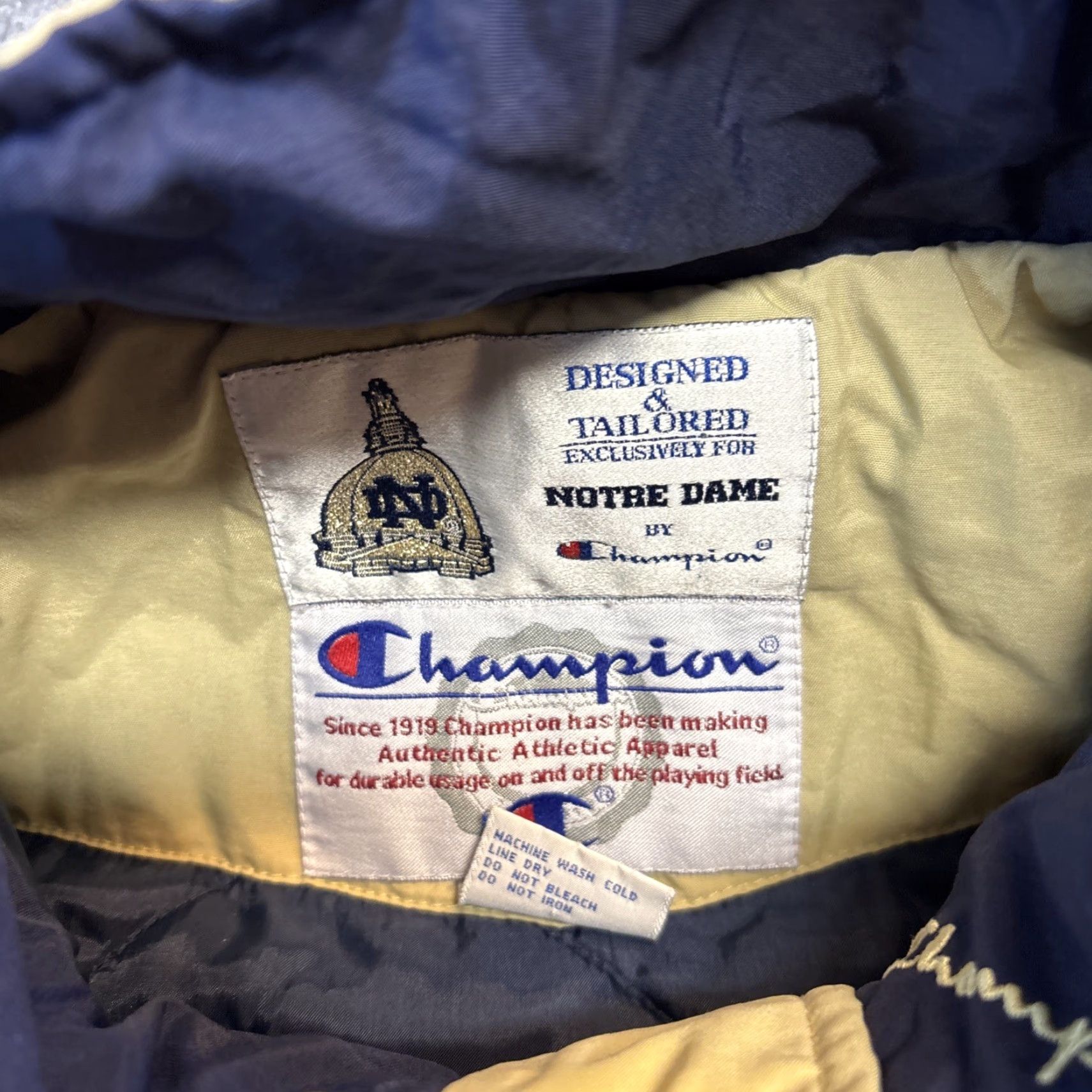 Champion VINTAGE Notre Dame Irish Jacket Mens XL Blue Gold Champion Big Logo NCAA 90s Size US XL / EU 56 / 4 - 5 Thumbnail