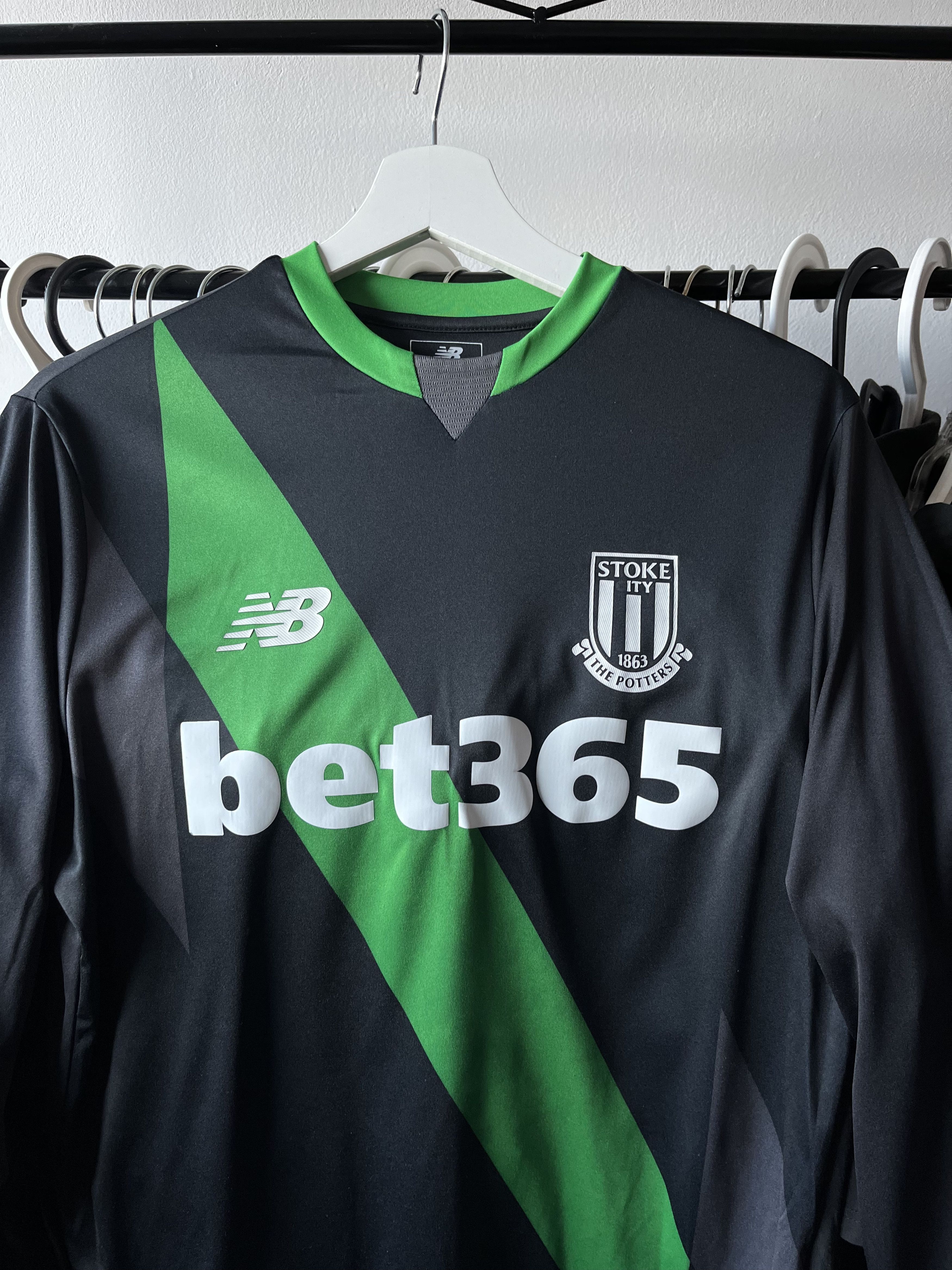 New Balance × Vintage 2015 2016 Stoke City Away Soccer Jersey longsleeve Size US S / EU 44-46 / 1 - 3 Thumbnail