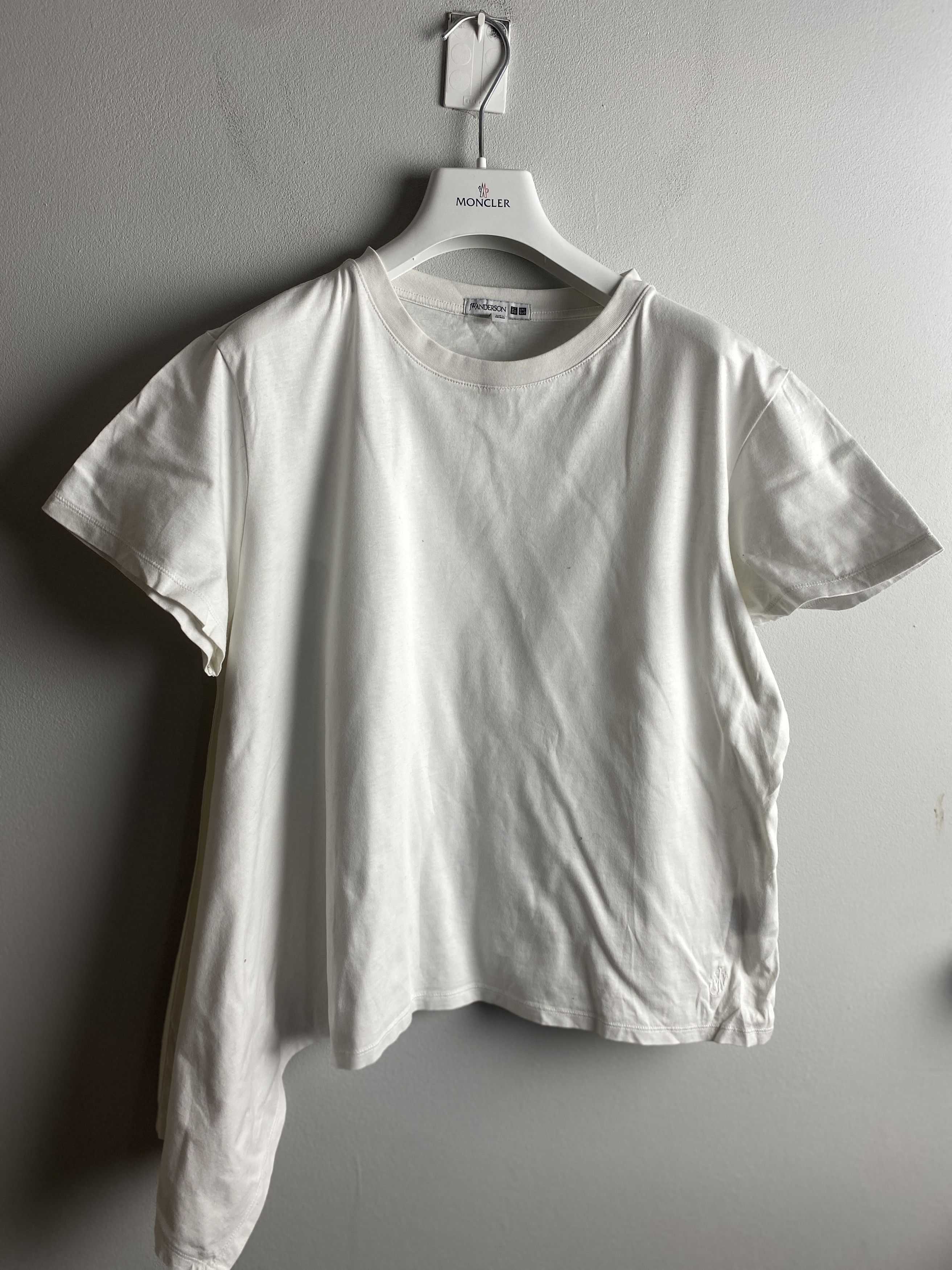 JW Anderson Uniqlo x J.W. Anderson asymmetric t-shirt tee casual Size US XL / EU 56 / 4 - 1 Thumbnail