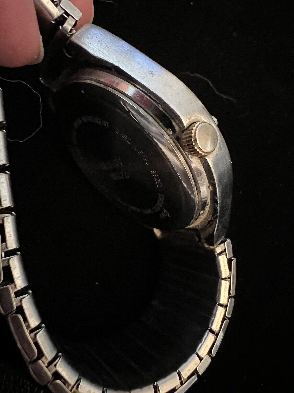 Designer Unbranded Men’s Green Dial Watch Size ONE SIZE - 8 Thumbnail