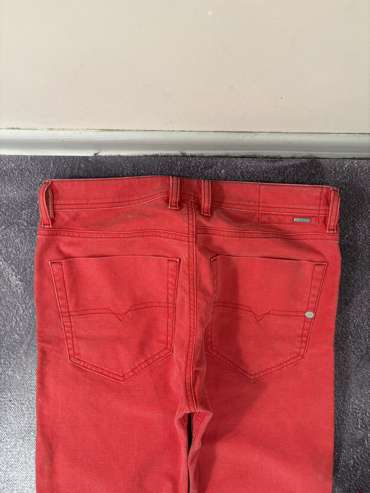 Diesel Diesel Tepphar NWT Men’s Slim Carrot Red Stretch Denim Jeans Size US 31 - 20 Thumbnail