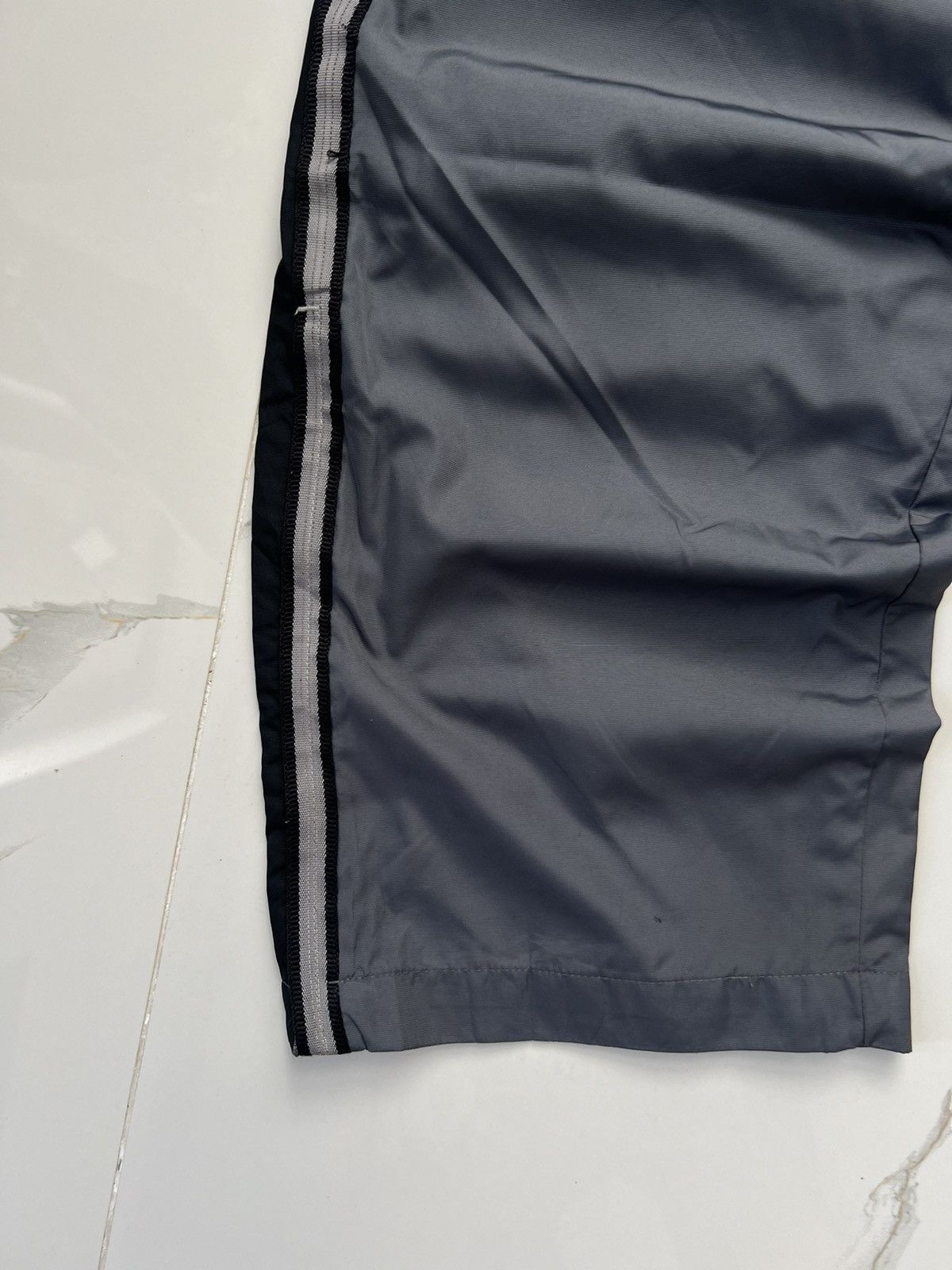 Nike 90’s NIKE BAGGY RETRO RARE SWOOSH LOGO Y2K TRACK PANTS Size US 33 - 5 Thumbnail