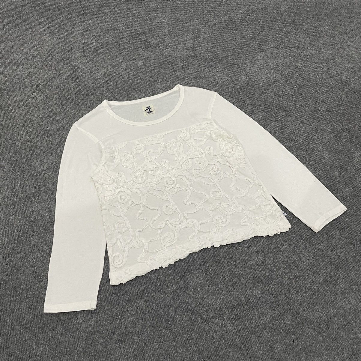 Issey Miyake Hai by Issey Miyake White Lace Embroidery LS Crop Top Size M / US 6-8 / IT 42-44 - 2 Thumbnail