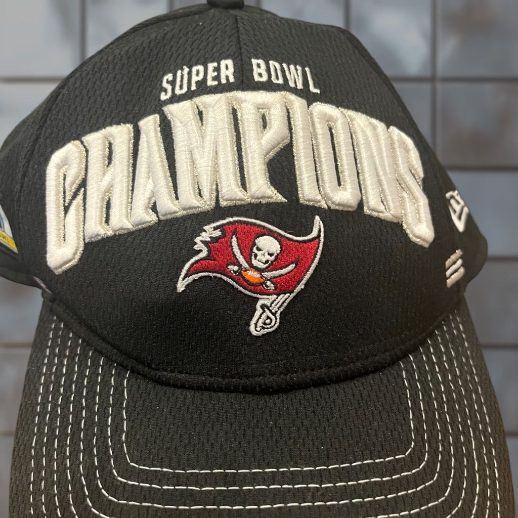 New Era VINTAGE New Era Tampa Bay Bucaneers Champions Snapback Hat Baseball Cap Mens One Size Black 90s Football Super Bowl Championship Size ONE SIZE - 1 Thumbnail