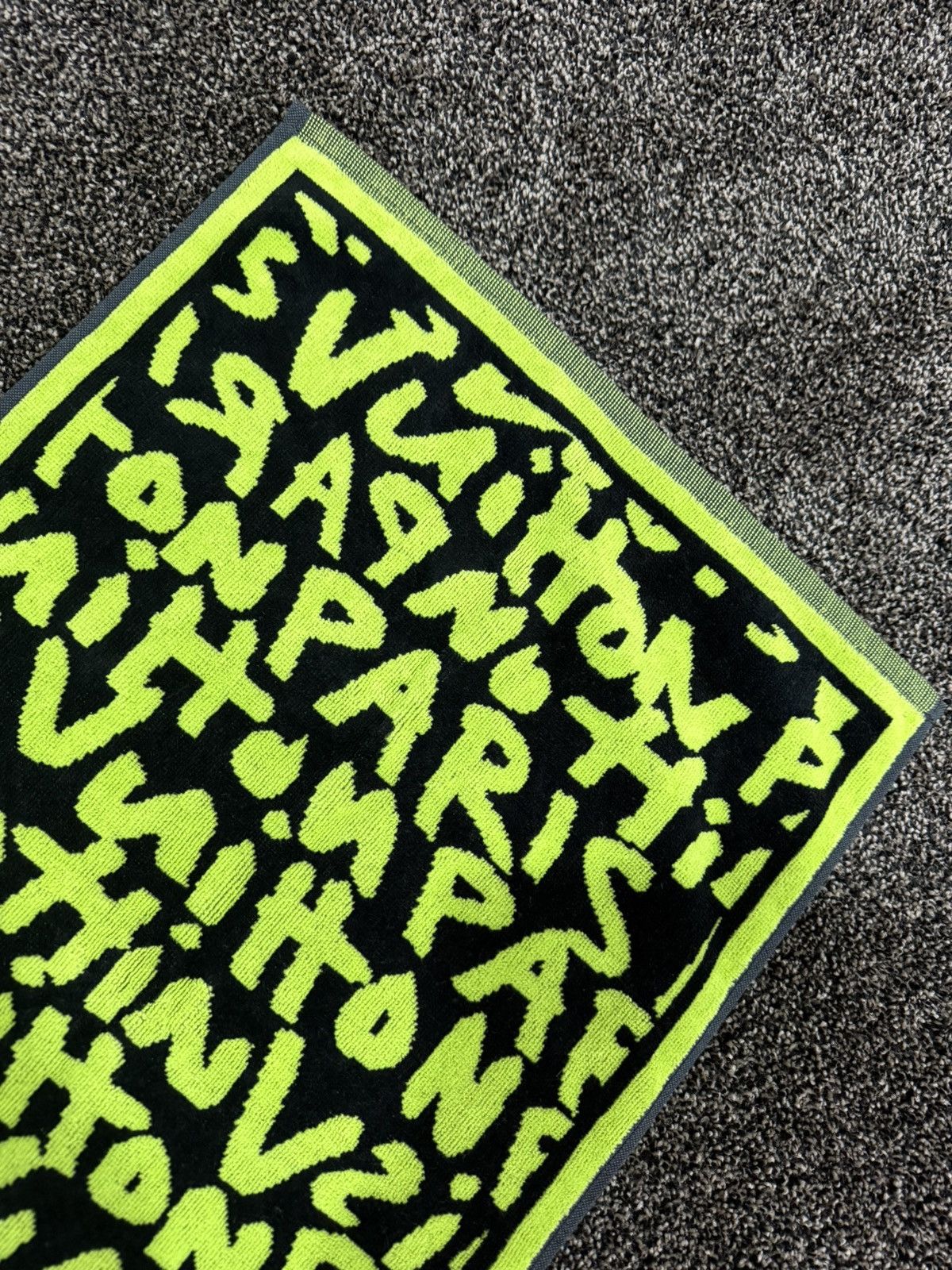 Louis Vuitton × Stephen Sprouse Louis Vuitton x Stephen Sprouse FW08 Graffiti Gym Towel Size ONE SIZE - 3 Thumbnail
