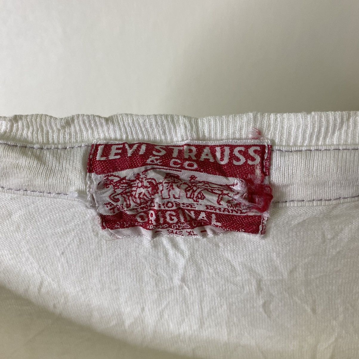 Levi's Vintage 2000s Levis Why Do You Want To Unbutton T Shirt Size US L / EU 52-54 / 3 - 3 Thumbnail
