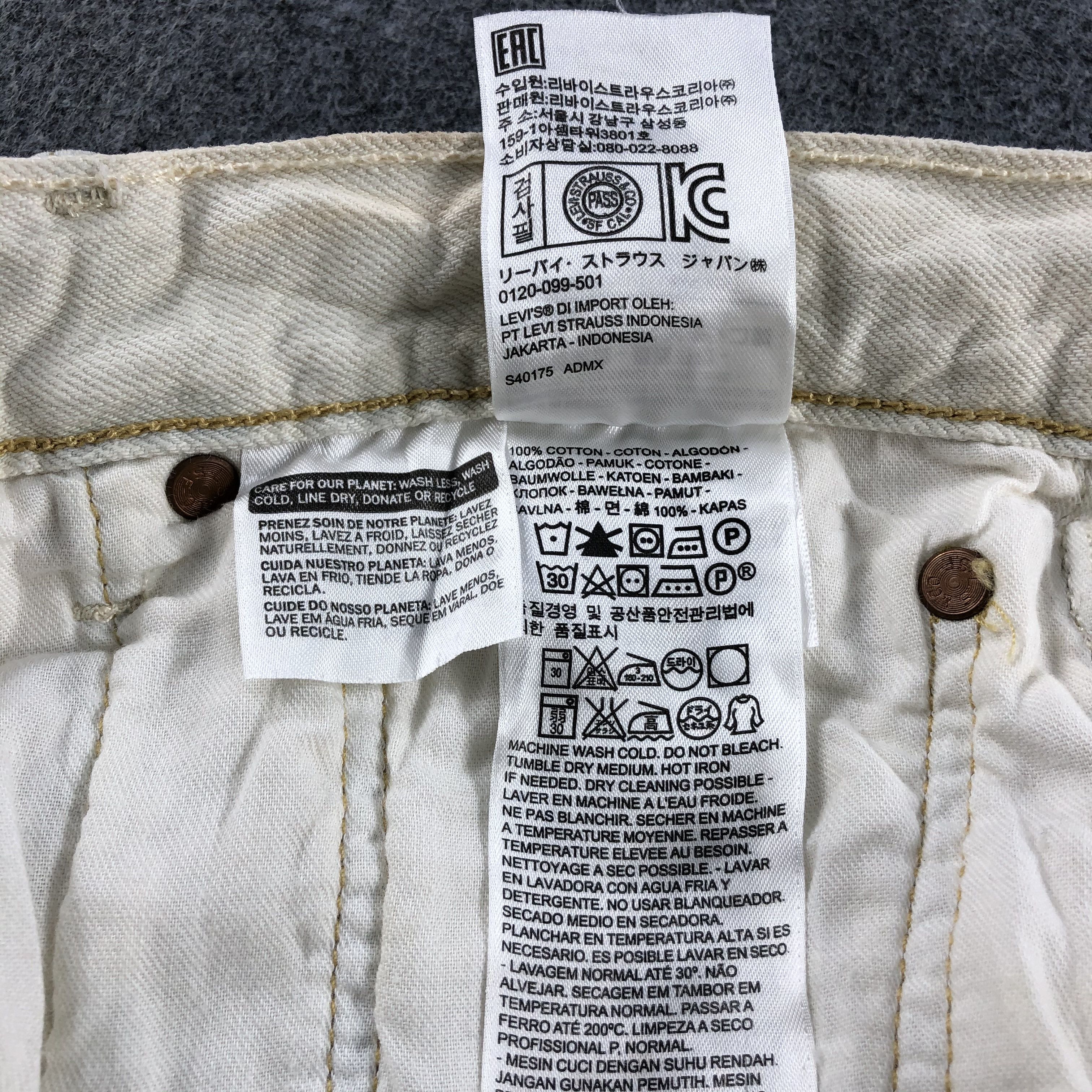 Levi's Vintage Levis 501 Jeans-J2247 Size US 37 - 16 Thumbnail