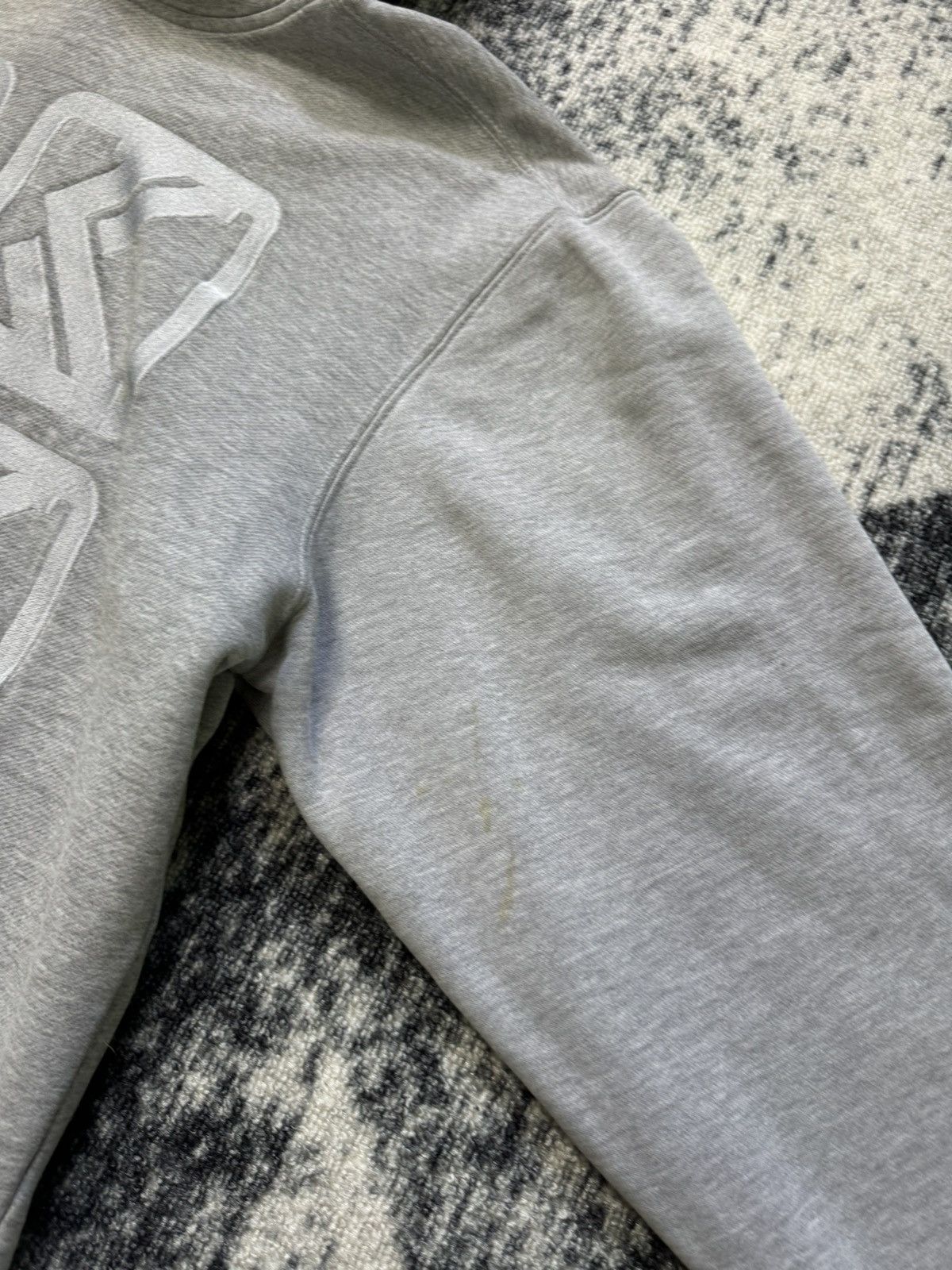 Karl Kani Vintage Karl Kani Hodies Gray Big Logo Distressed Faded Y2K Size US M / EU 48-50 / 2 - 5 Thumbnail