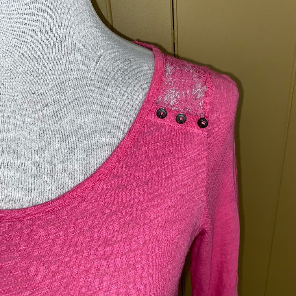 Express Express women M scoopneck 3/4 sleeve top w/lace back & side Size M / US 6-8 / IT 42-44 - 2 Thumbnail