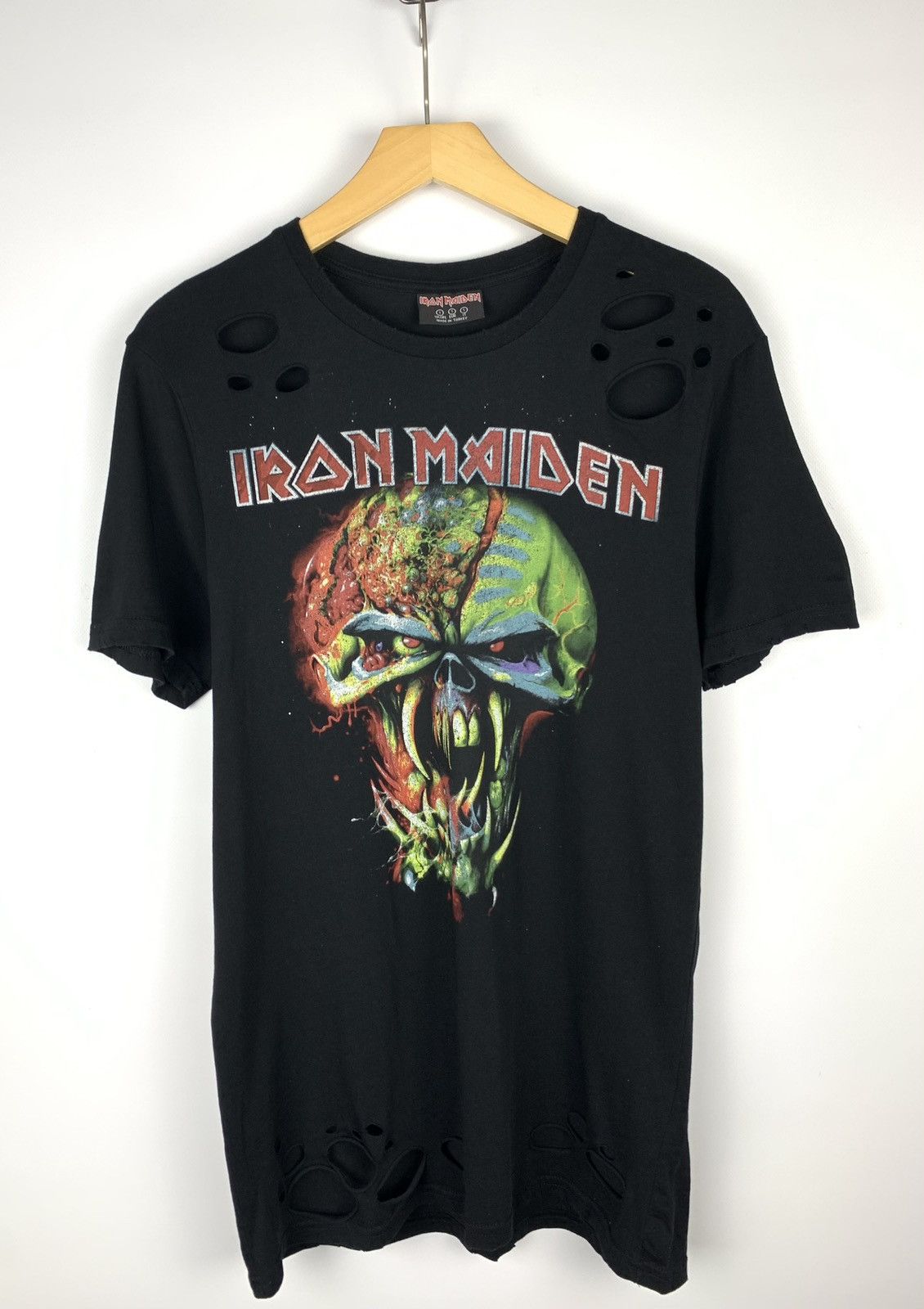 Band Tees Vintage Y2K Iron Maiden Skulls Tee Distressed T-Shirt Size S Size US S / EU 44-46 / 1 - 1 Thumbnail