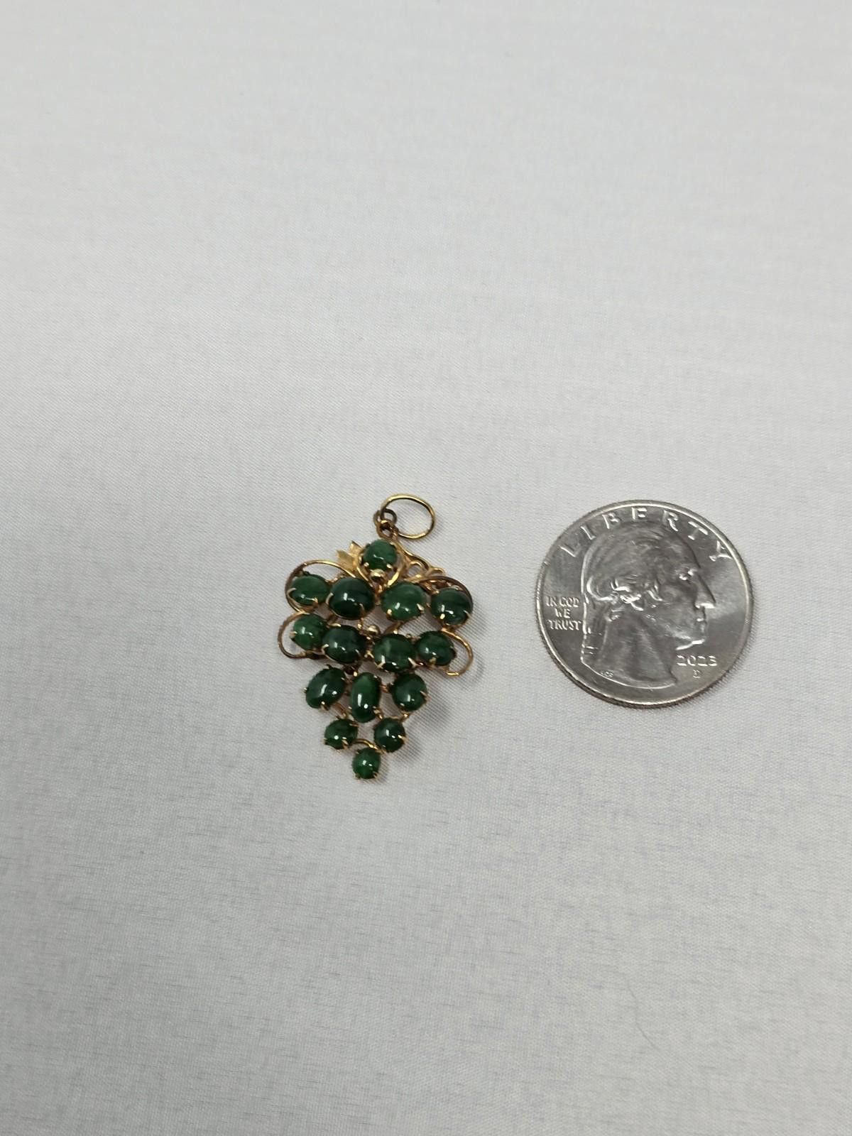 The Unbranded Brand 14K Gold Natural Green Jadeite Grape Pendant Vintage Size ONE SIZE - 3 Thumbnail