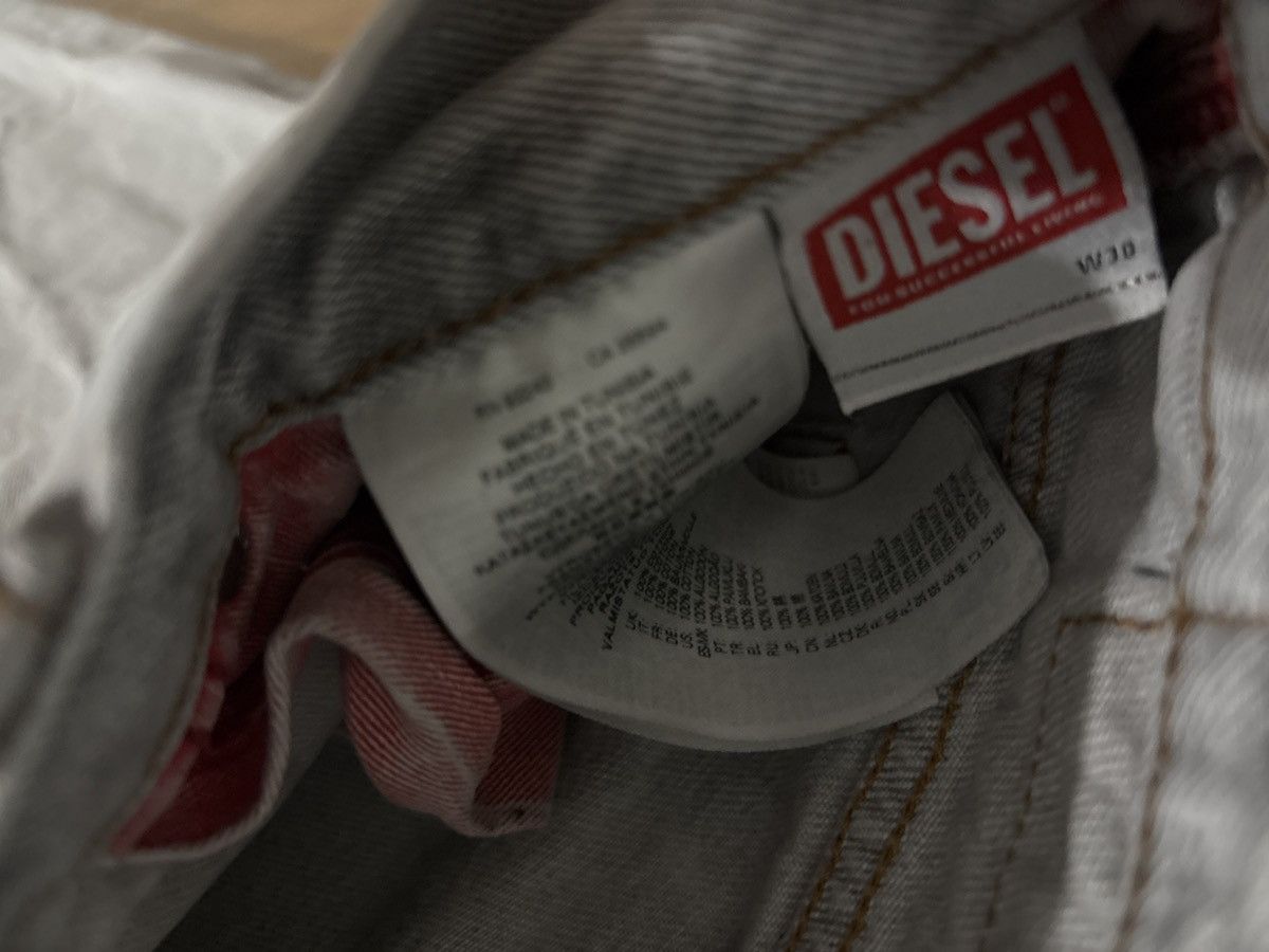 Diesel Diesel THANAZ – Wash 007D9 – Color 92C (circa 2010) Size US 30 / EU 46 - 3 Thumbnail