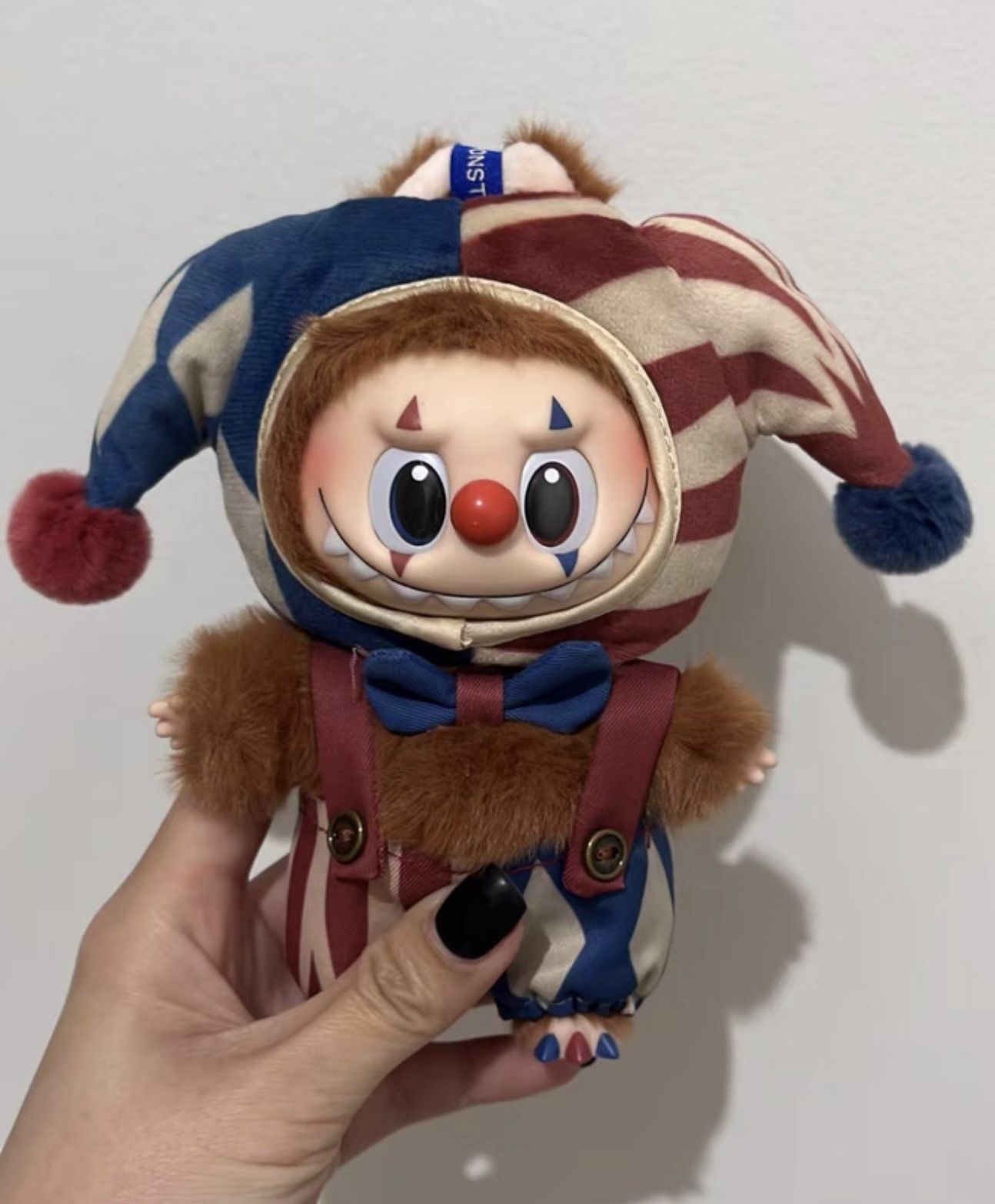POP MART Pop Mart Halloween Series Juggling Clown Labubu Size ONE SIZE - 1 Thumbnail