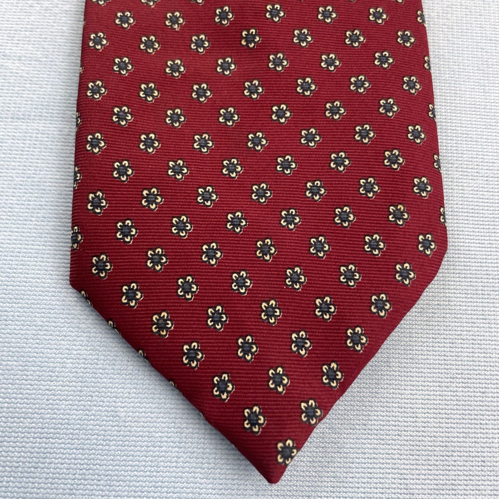 MCM VINTAGE Reed St. James Silk ITALY Tie 3x54 Short MCM Floral Medallion Red Necktie Classic 1970s 90s Macclesfield neat foulard Size US 35 - 6 Thumbnail