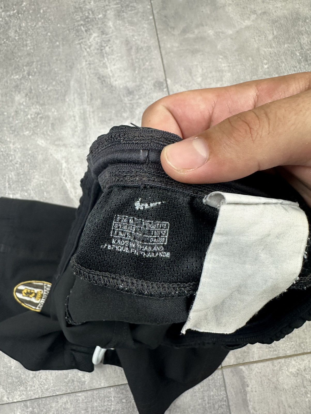 Nike Nike Juventus Vintage Retro Soccer Football Shorts FC Size US 32 / EU 48 - 9 Thumbnail