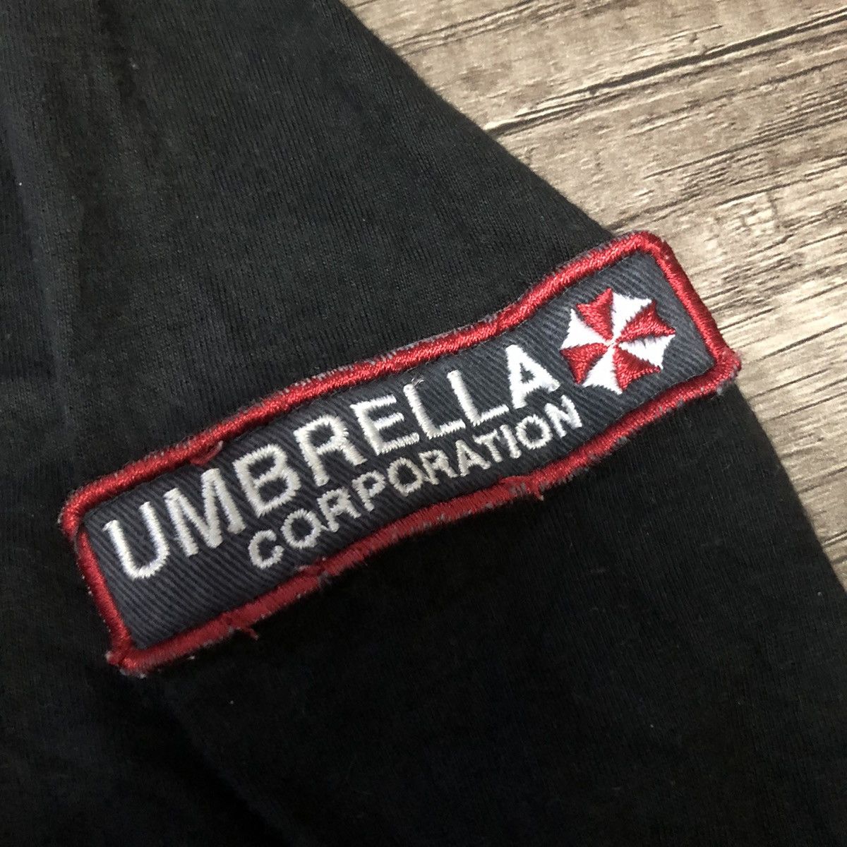 Seditionaries BIOHAZARD x UMBRELLA LONG SLEEVE Size US L / EU 52-54 / 3 - 3 Thumbnail