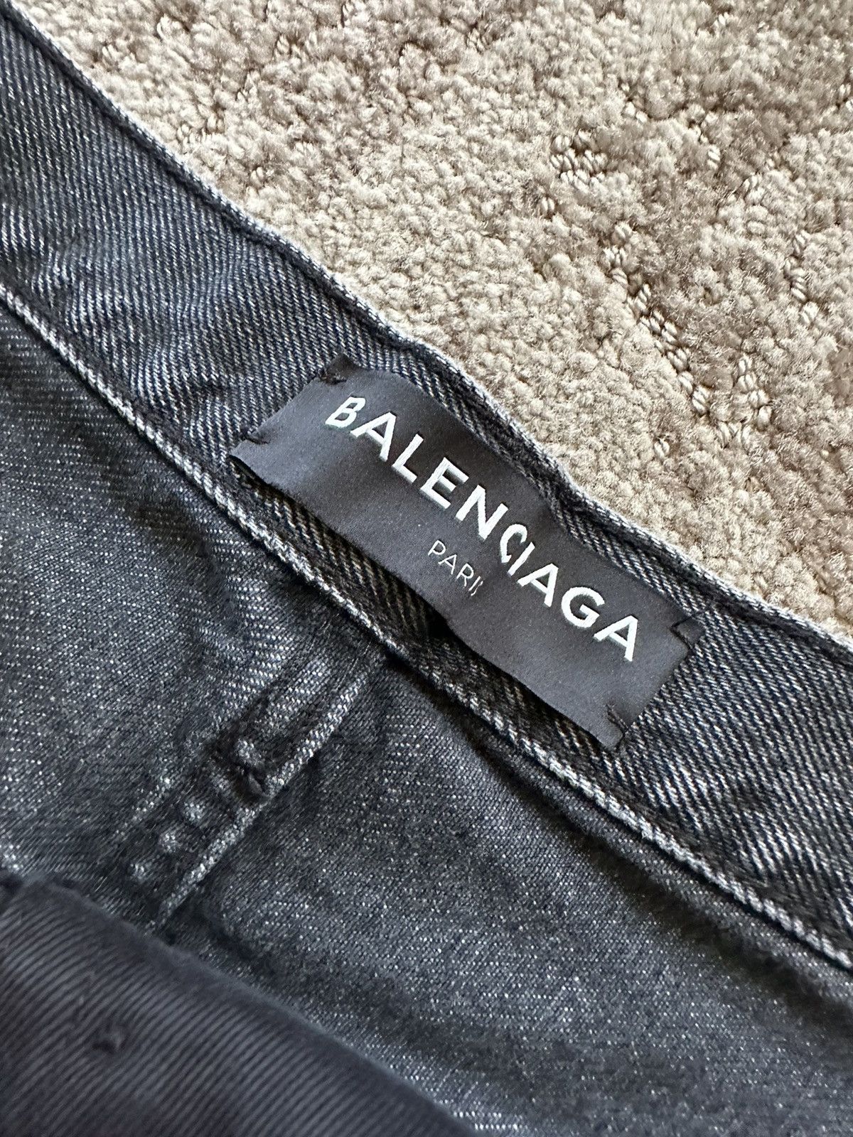 Balenciaga Balenciaga flip Jean shorts Size US 32 / EU 48 - 3 Thumbnail