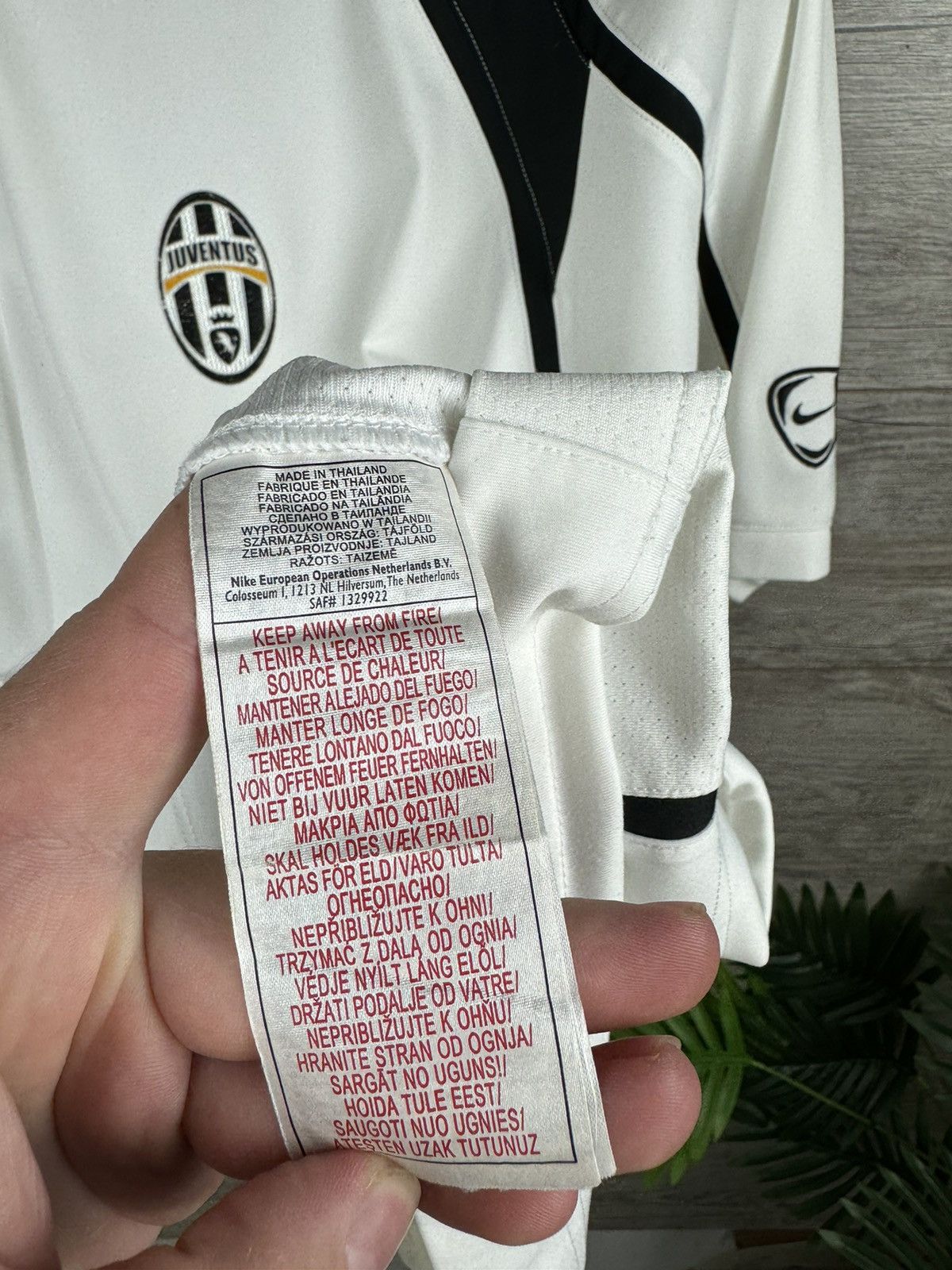 Nike 2005/06 JUVENTUS Soccer jersey NIKE Size M Size US M / EU 48-50 / 2 - 9 Thumbnail