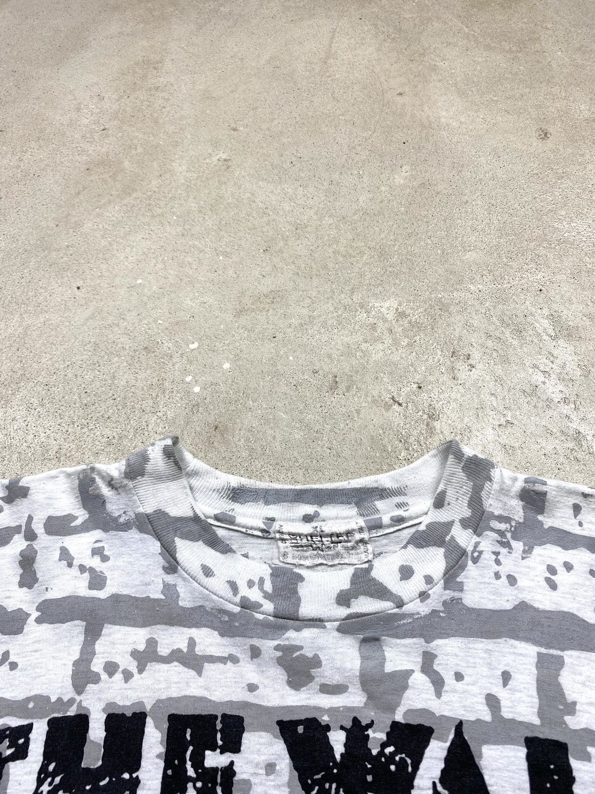 Band Tees Very Rare ! Vintage 1980’s Pink Floyd The Wall Album T Shirt Size US XL / EU 56 / 4 - 12 Thumbnail