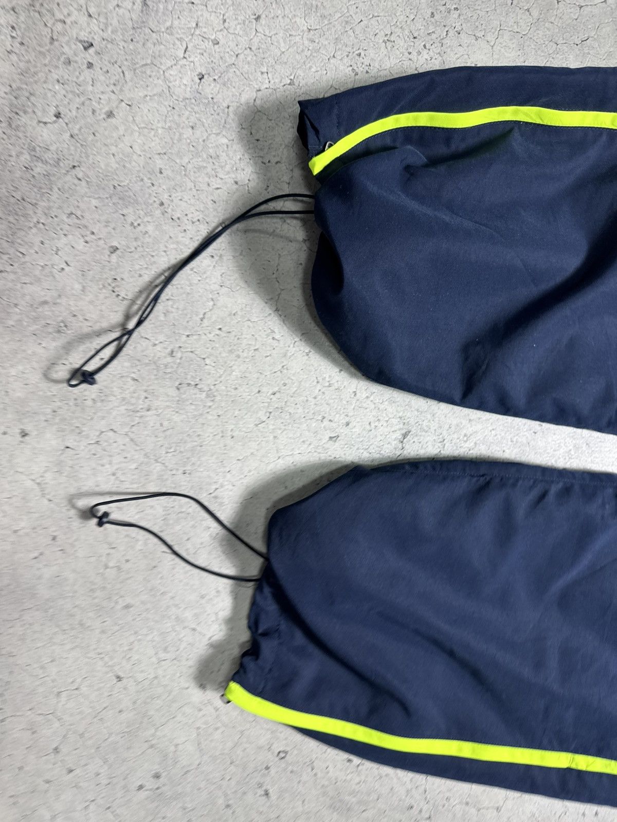 Nike Nike FC Barcelona Nylon Baggy Track Pants Football Drill Y2K Size US 38 / EU 54 - 2 Thumbnail