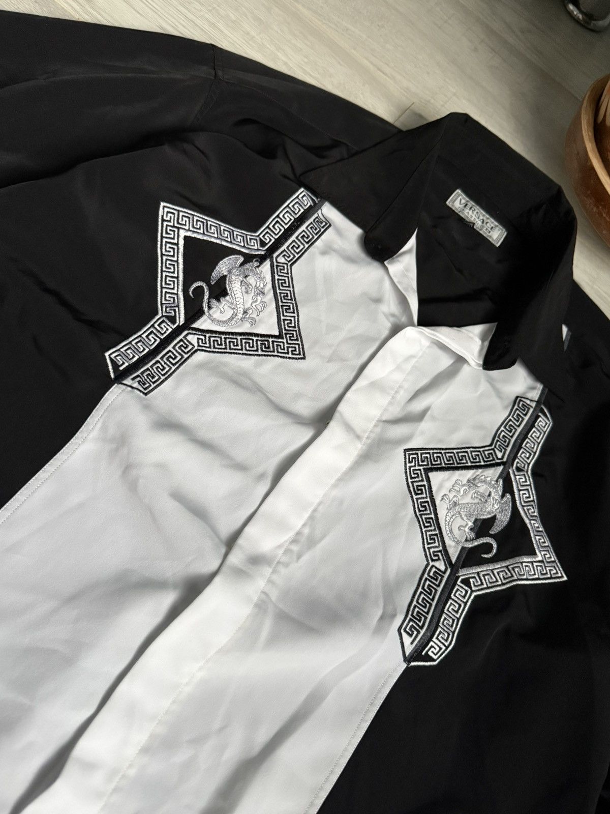 Versace Intage rare Versace Shirt Dragon Logo 90’s Size US XXL / EU 58 / 5 - 3 Thumbnail