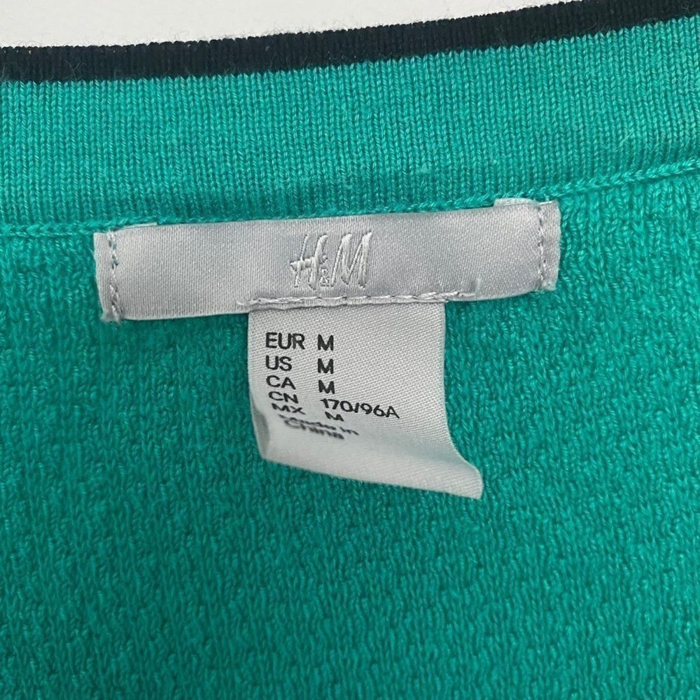 H&M H&M Button Front Lightweight Textured Top | Size M Size M / US 6-8 / IT 42-44 - 4 Thumbnail
